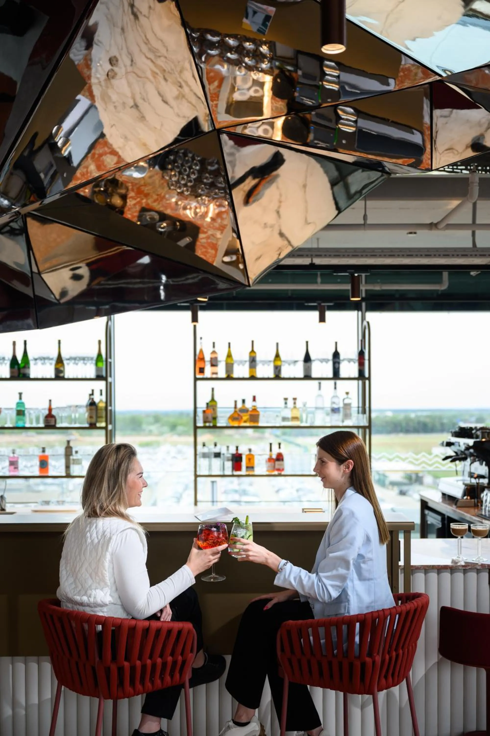 Lounge or bar in TRIBE Budapest Airport