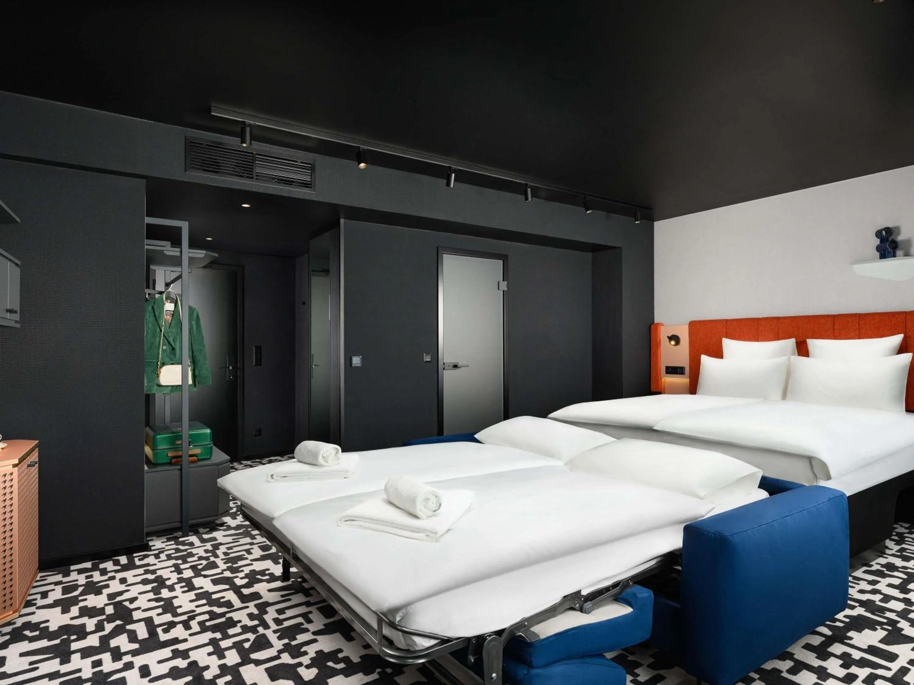 Bedroom, Bed in TRIBE Budapest Airport