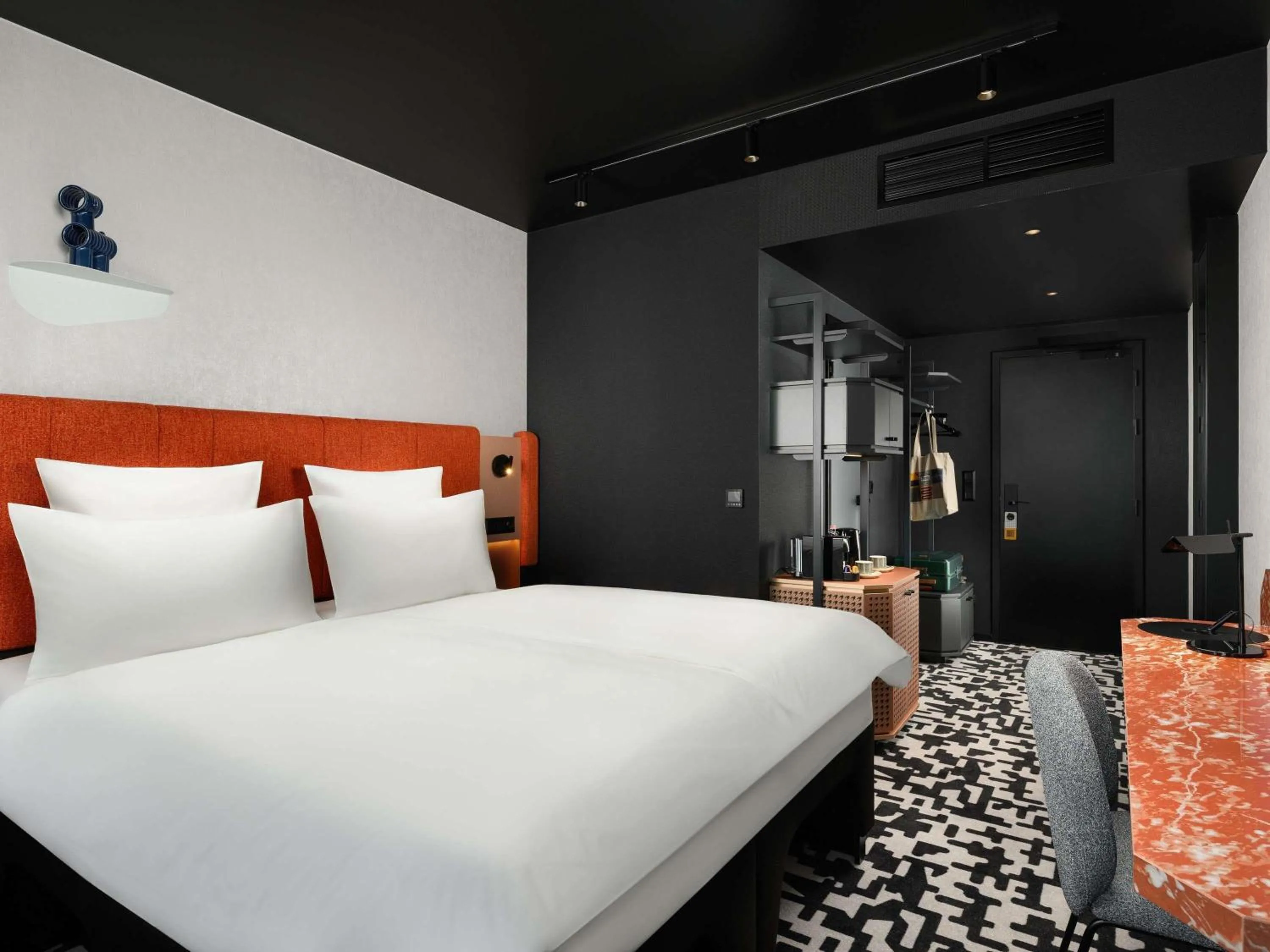 Bedroom, Bed in TRIBE Budapest Airport