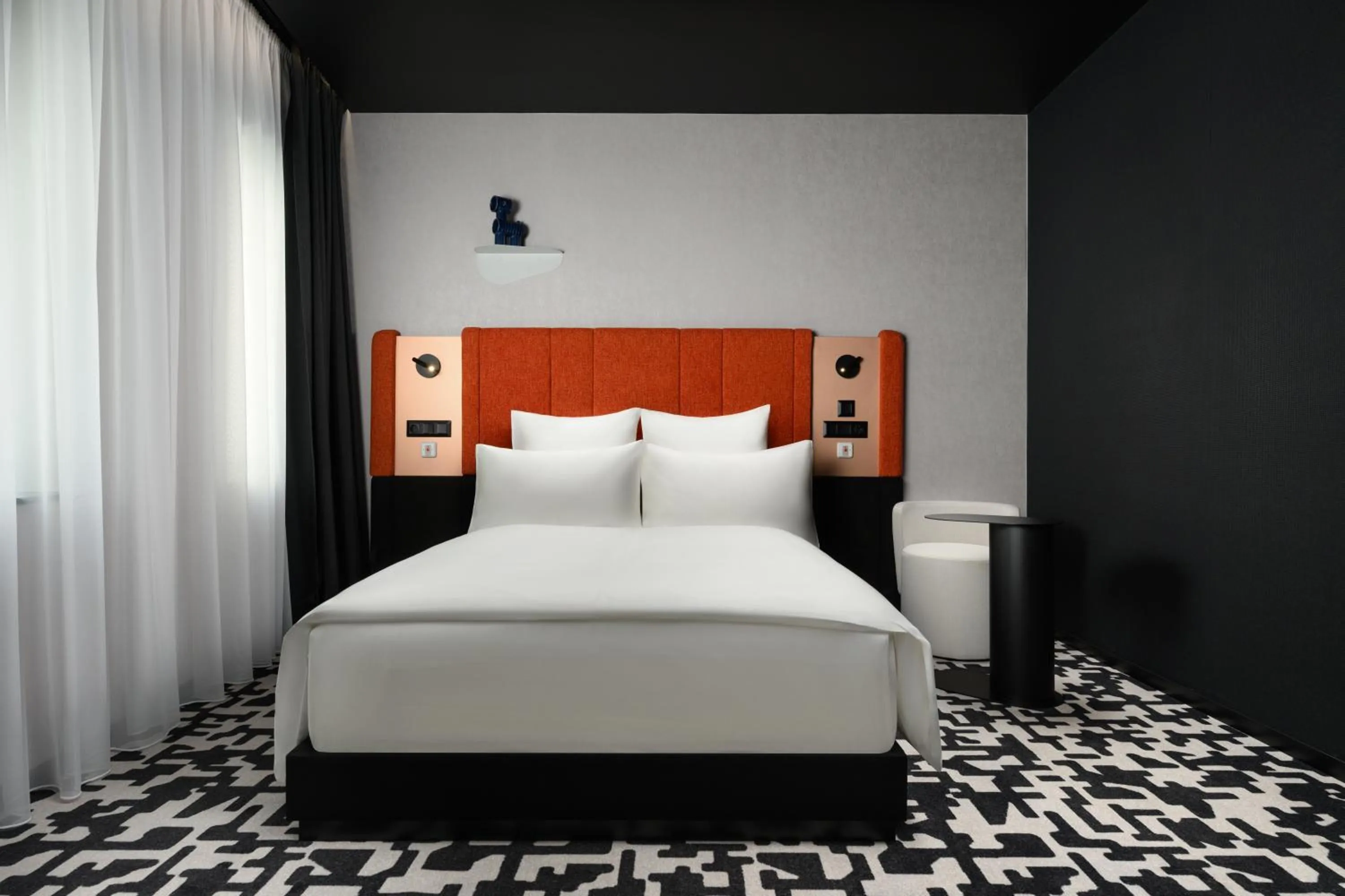 Shower, Bed in TRIBE Budapest Airport