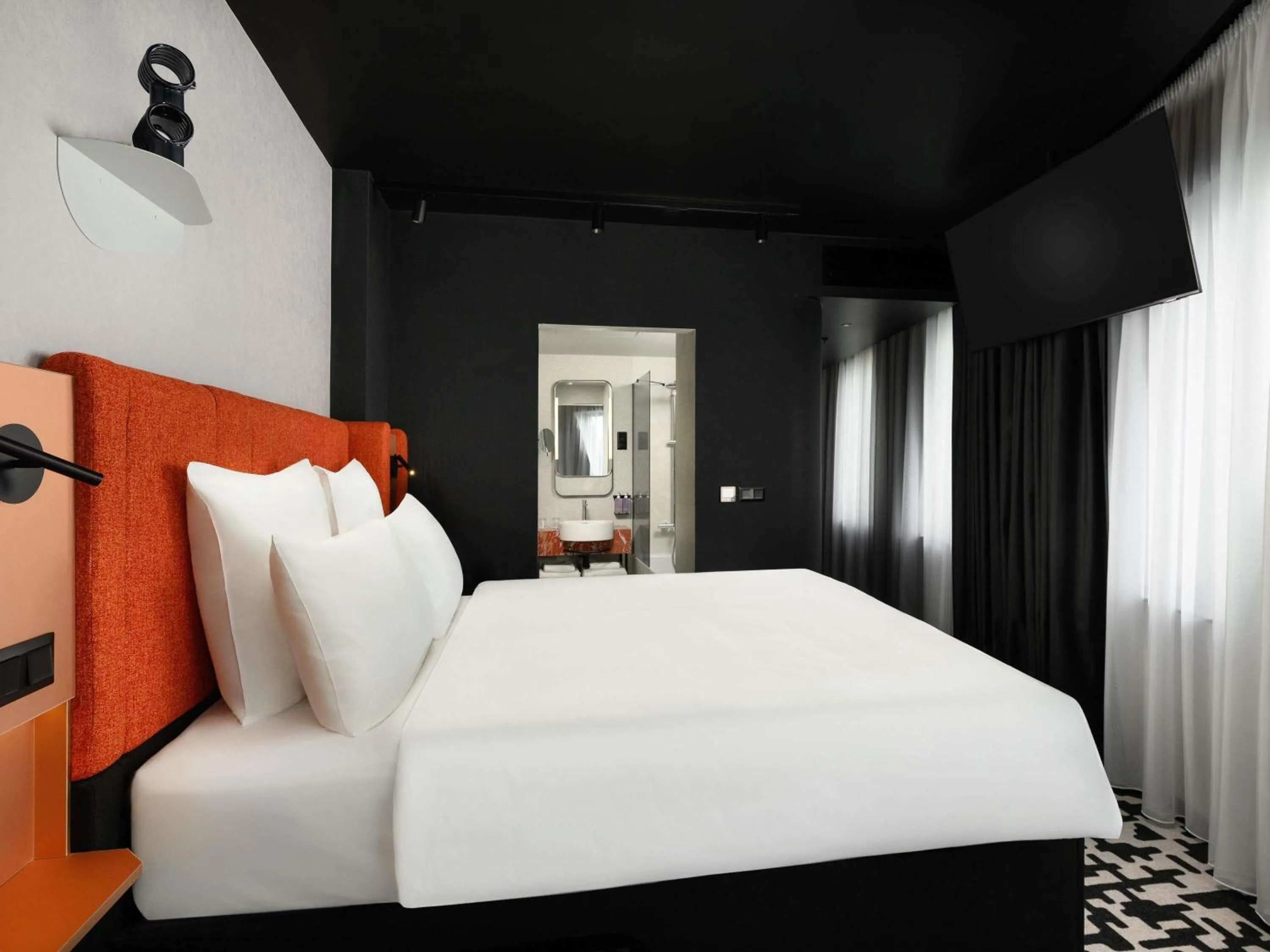 Bedroom, Bed in TRIBE Budapest Airport