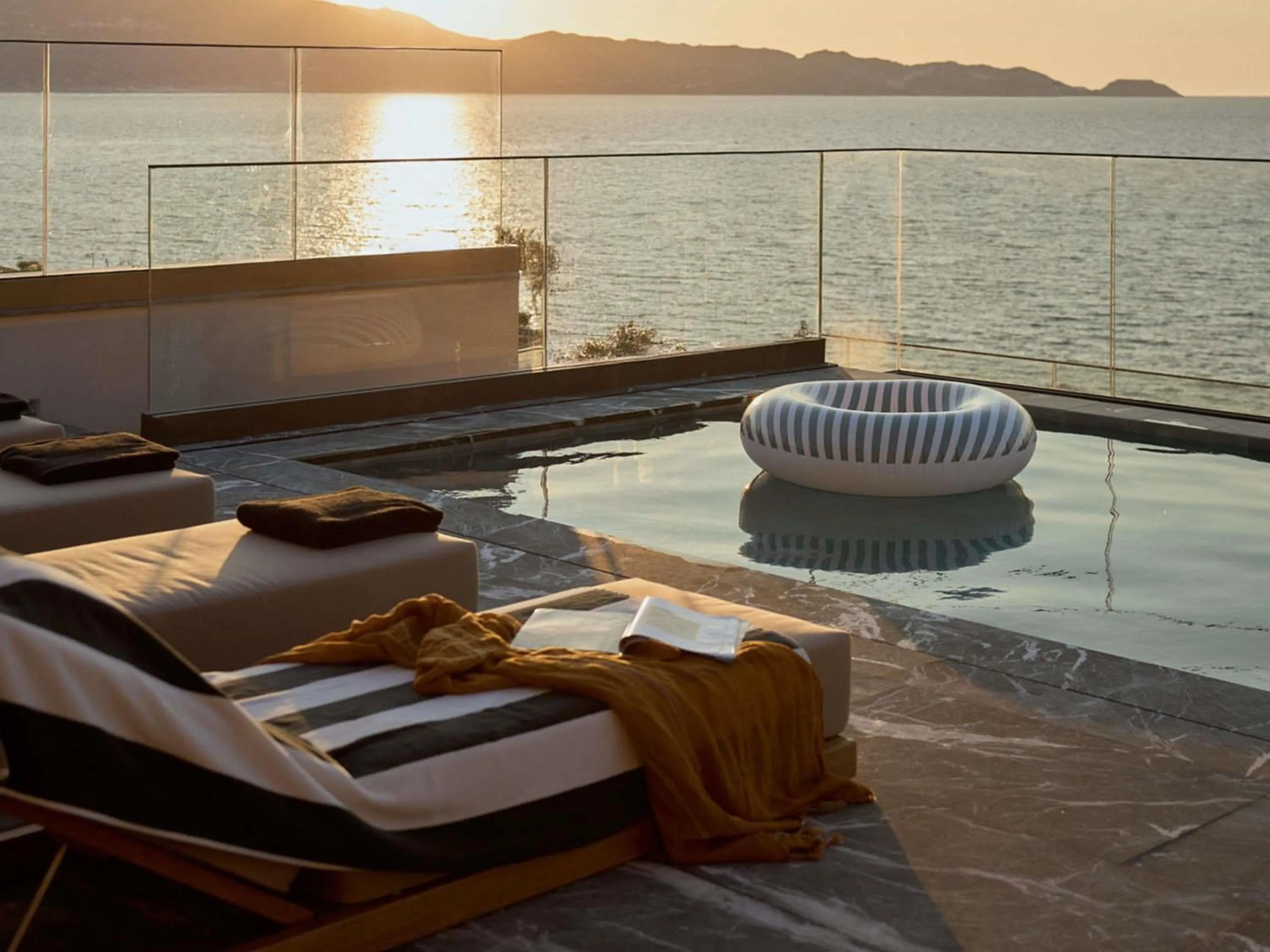 Property building in Rocca a Mare Heraklion - Handwritten Collection