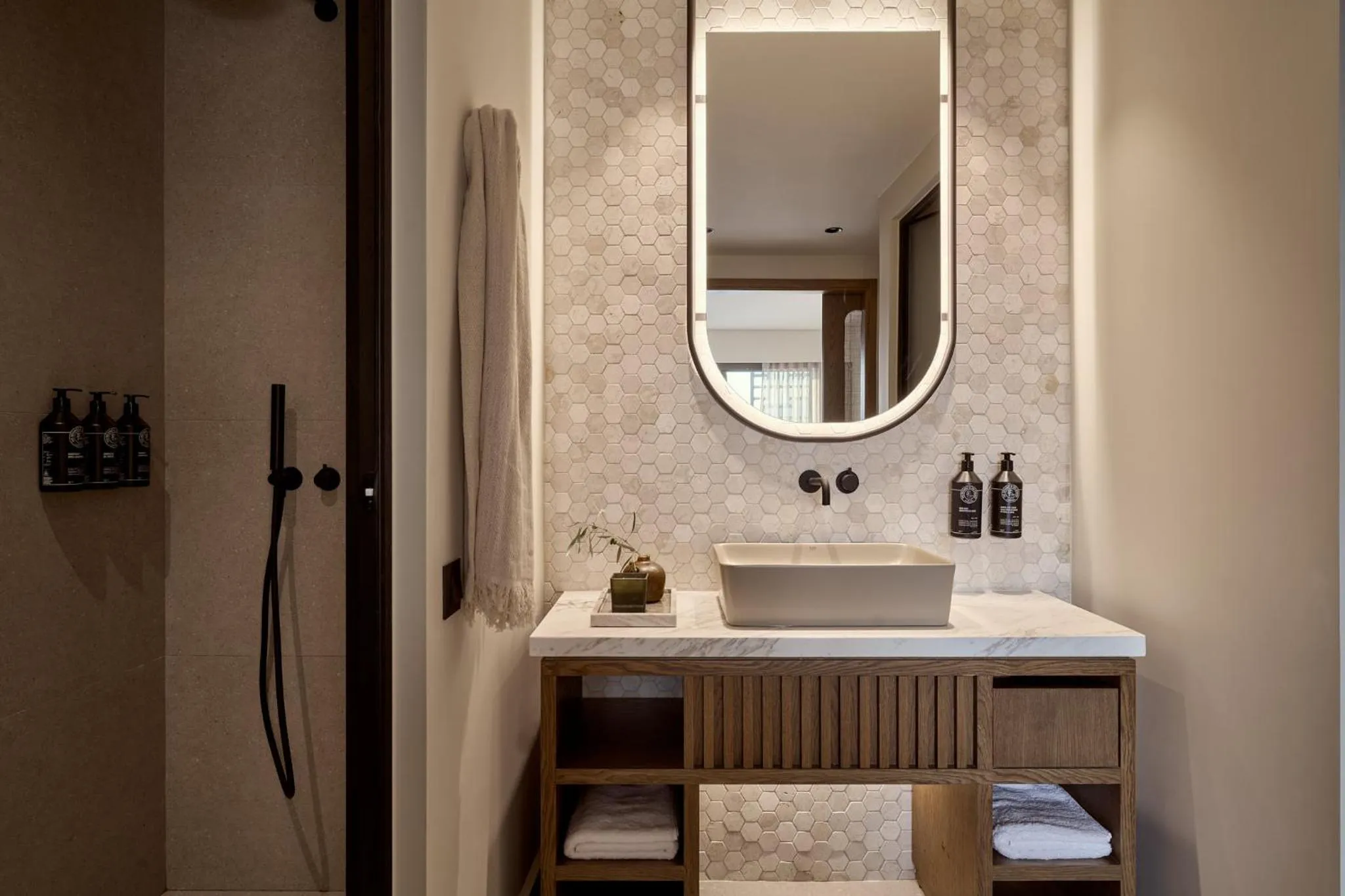 Shower in Rocca a Mare Heraklion - Handwritten Collection