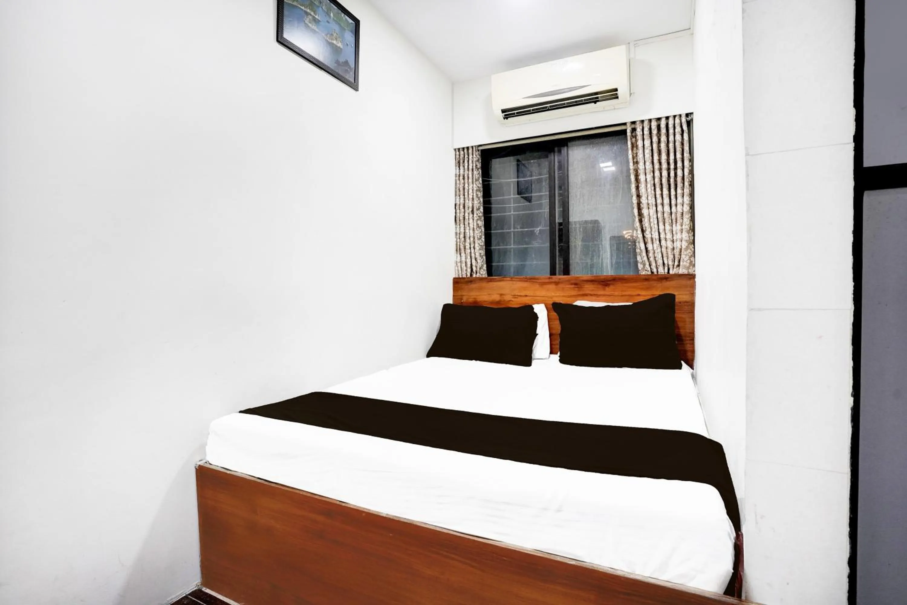 Bedroom in Super Hotel O BKC Santacruz East