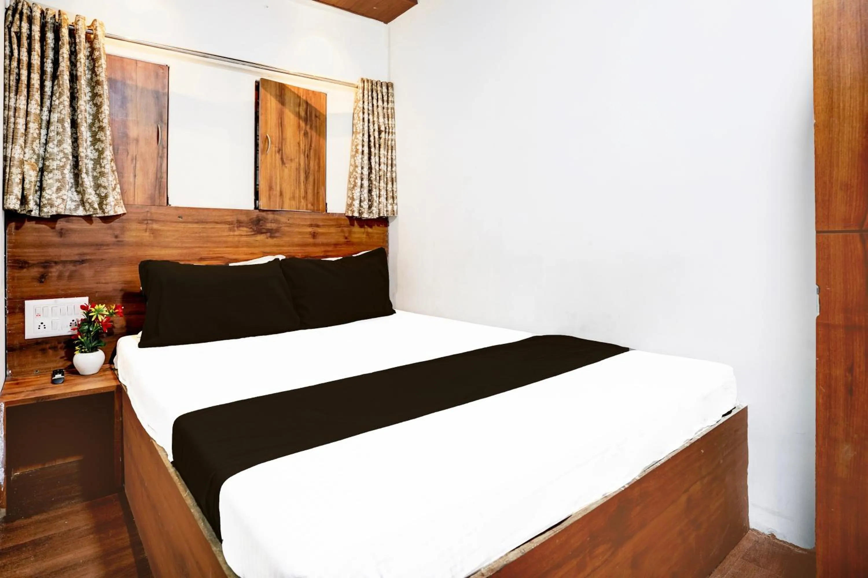 Bedroom in Super Hotel O BKC Santacruz East