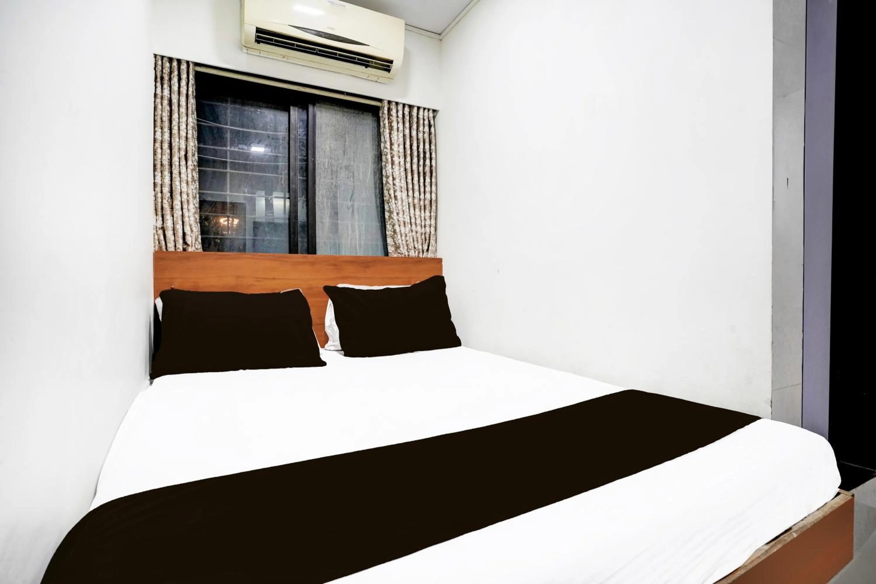 Bedroom in Super Hotel O BKC Santacruz East