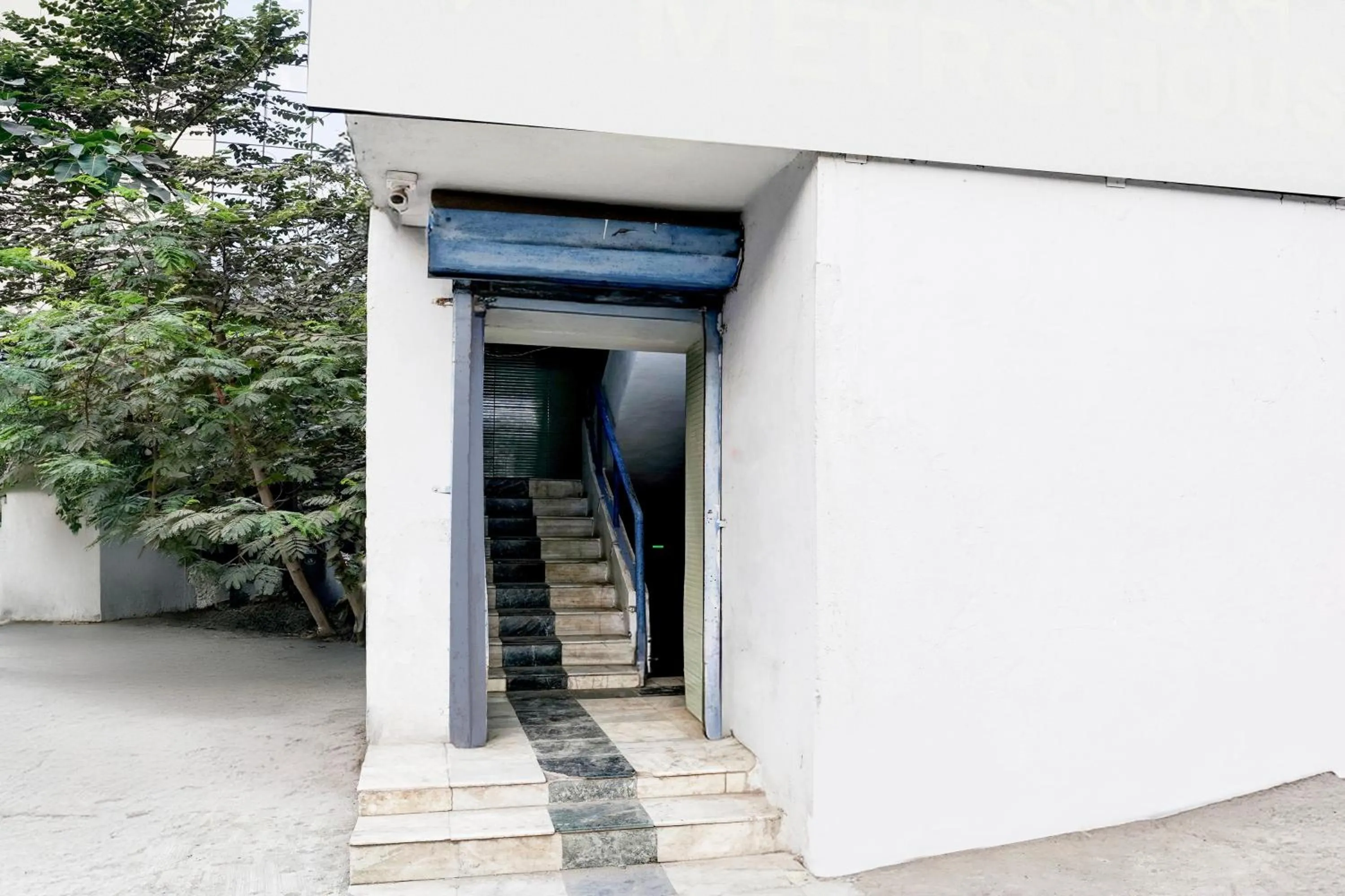 Facade/entrance in Super Hotel O BKC Santacruz East