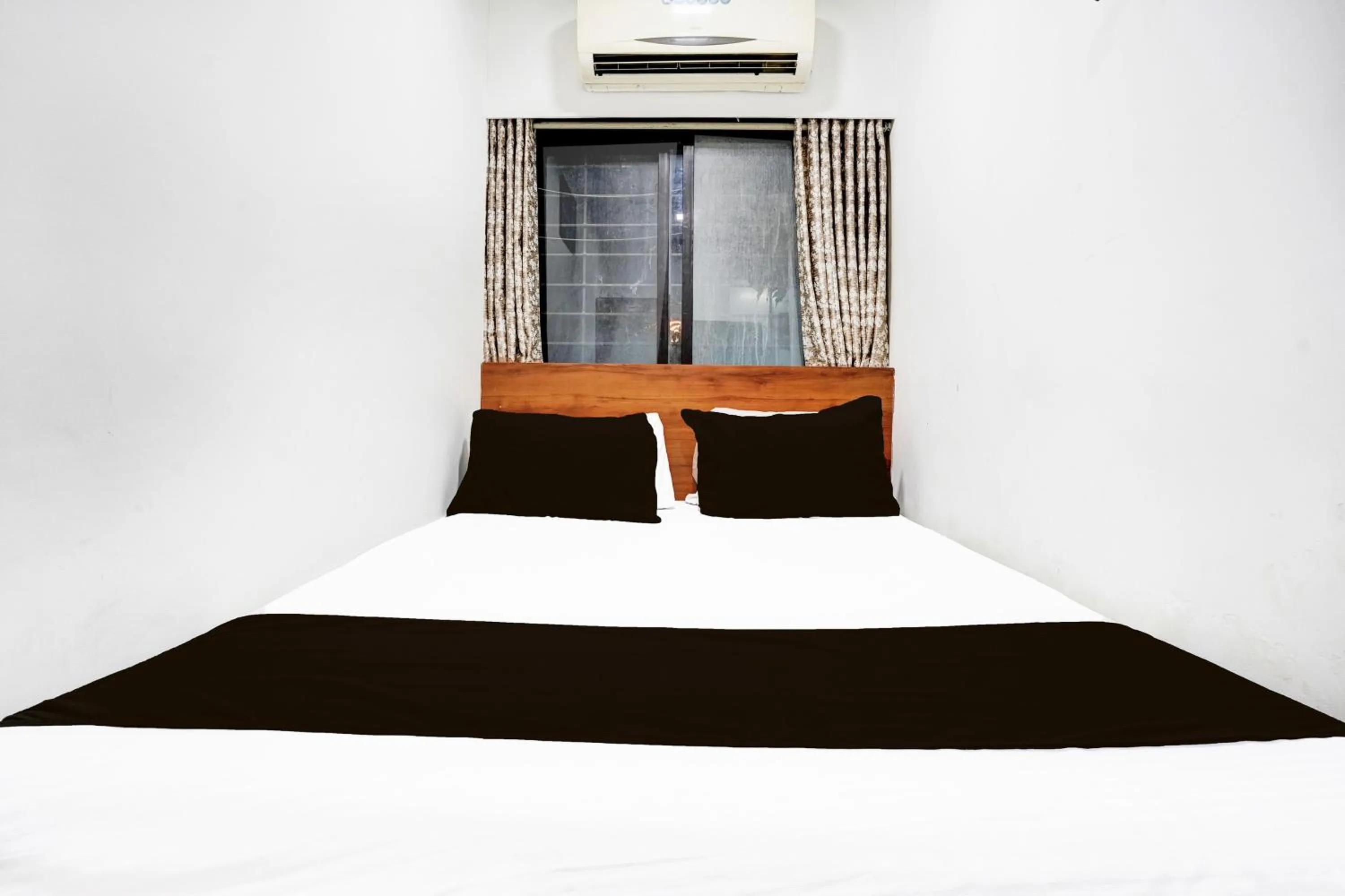 Bedroom in Super Hotel O BKC Santacruz East