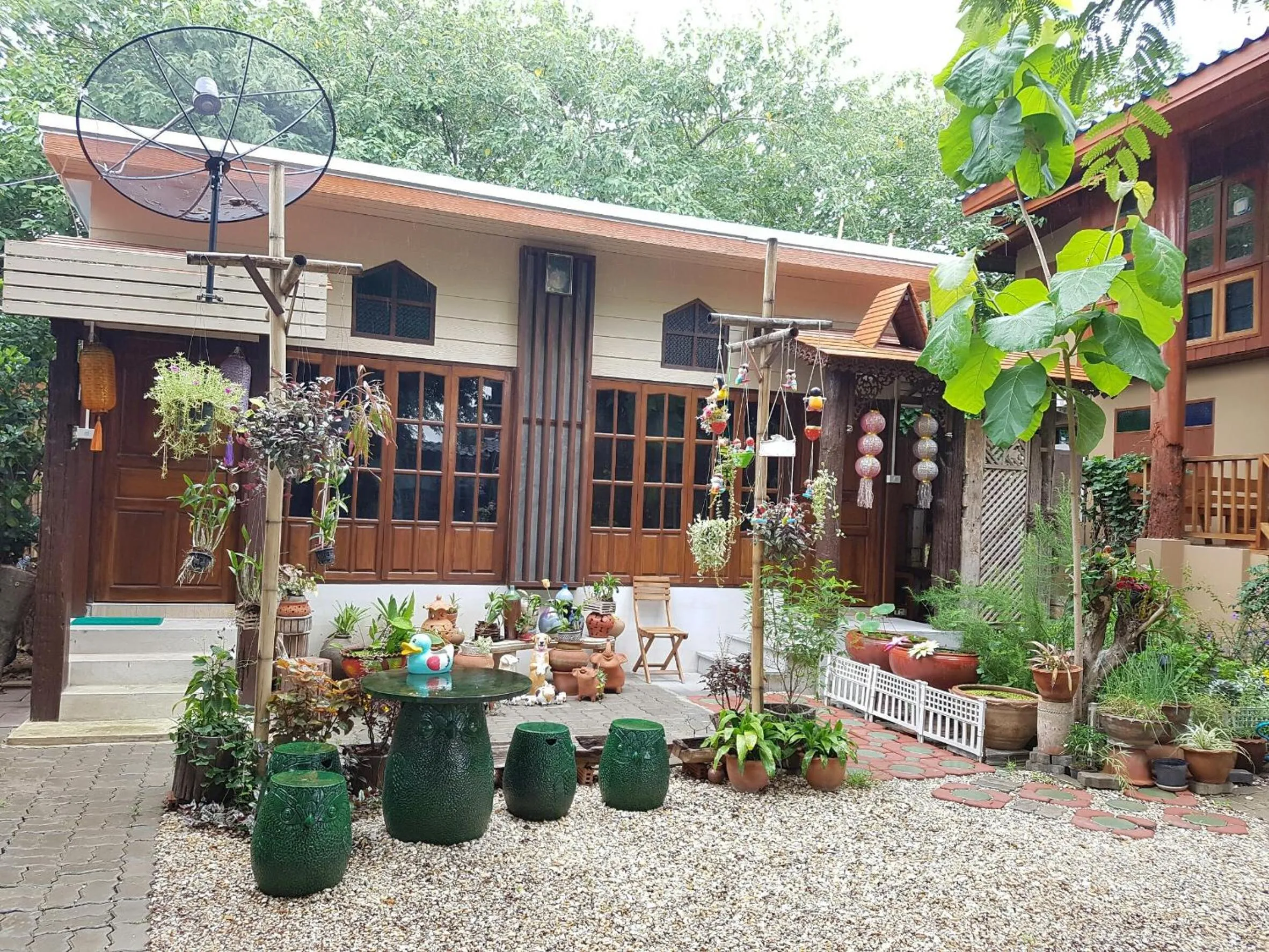 Facade/entrance in Kanecha's Home Lampang