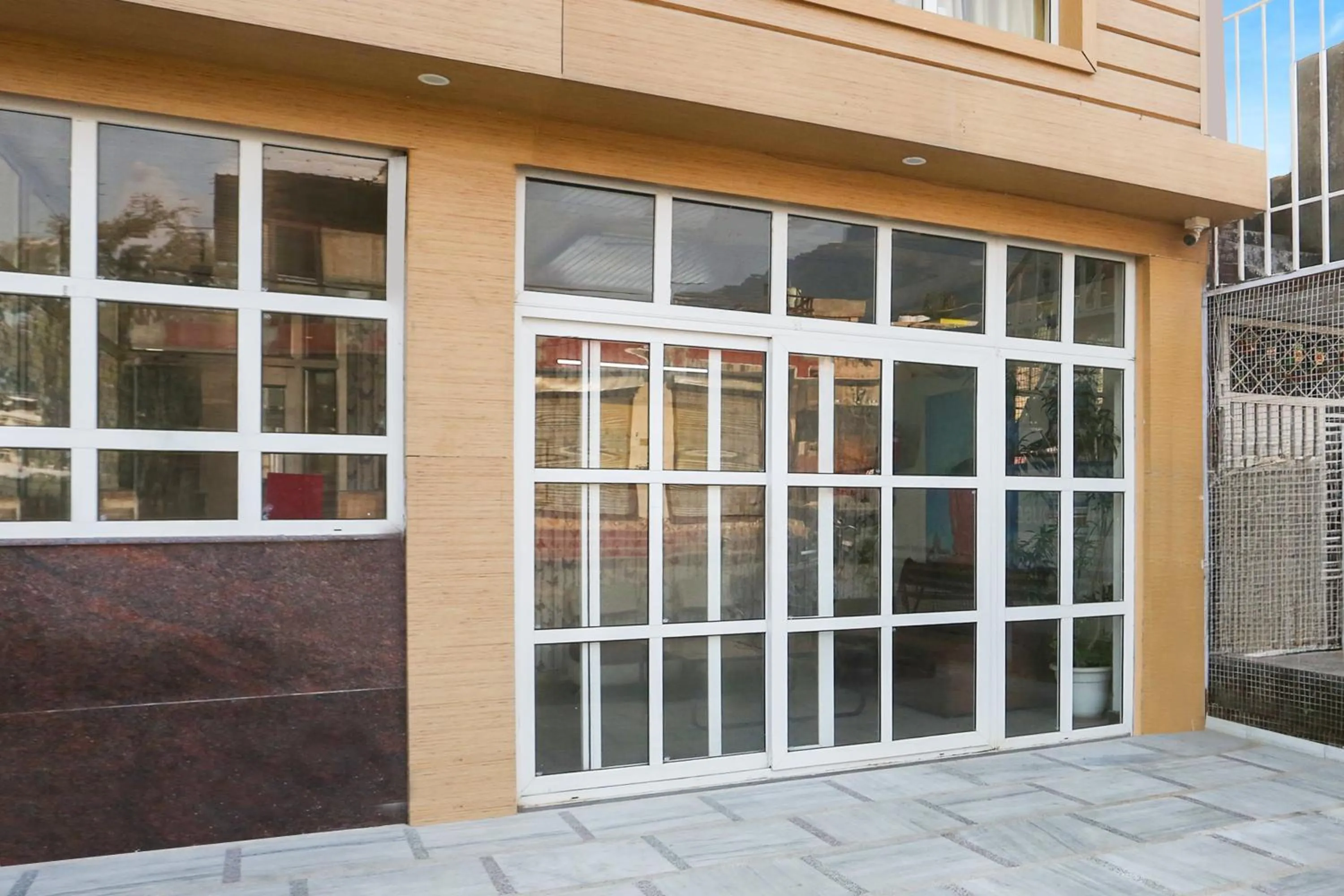 Facade/entrance in Super Hotel O Jamrani Formerly White House