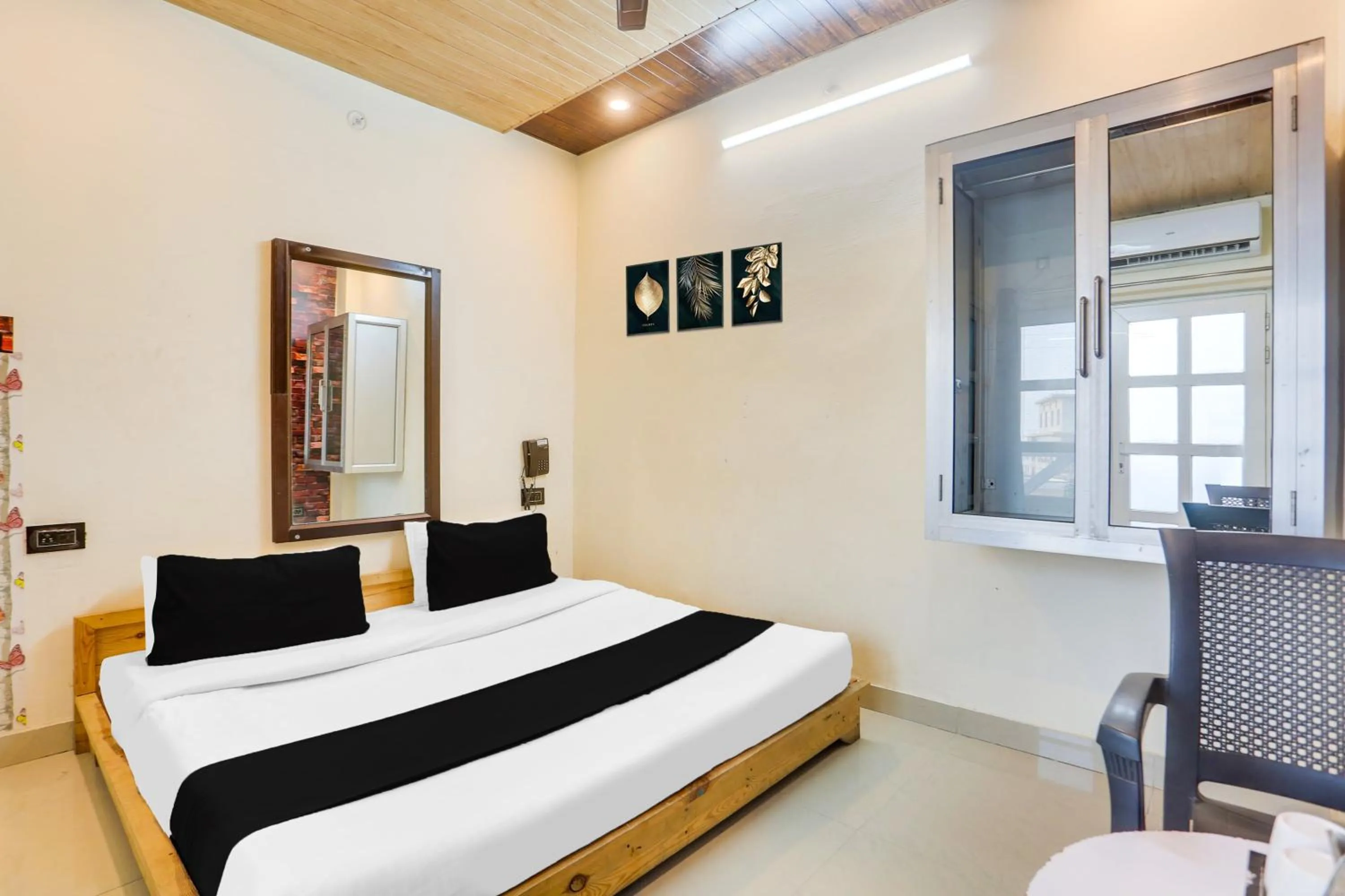 Bedroom, Bed in Super Hotel O Jamrani Formerly White House