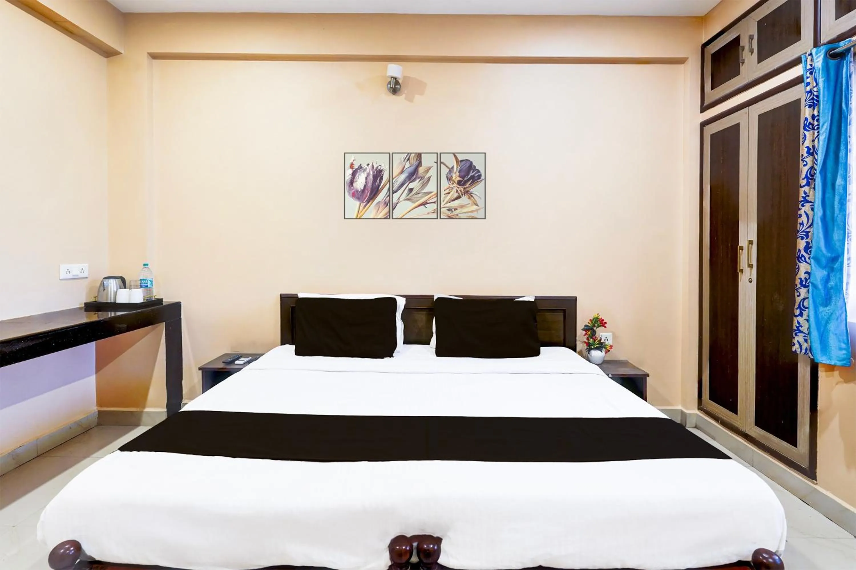 Bedroom in Hotel O Chrompet Near Rela Hospital