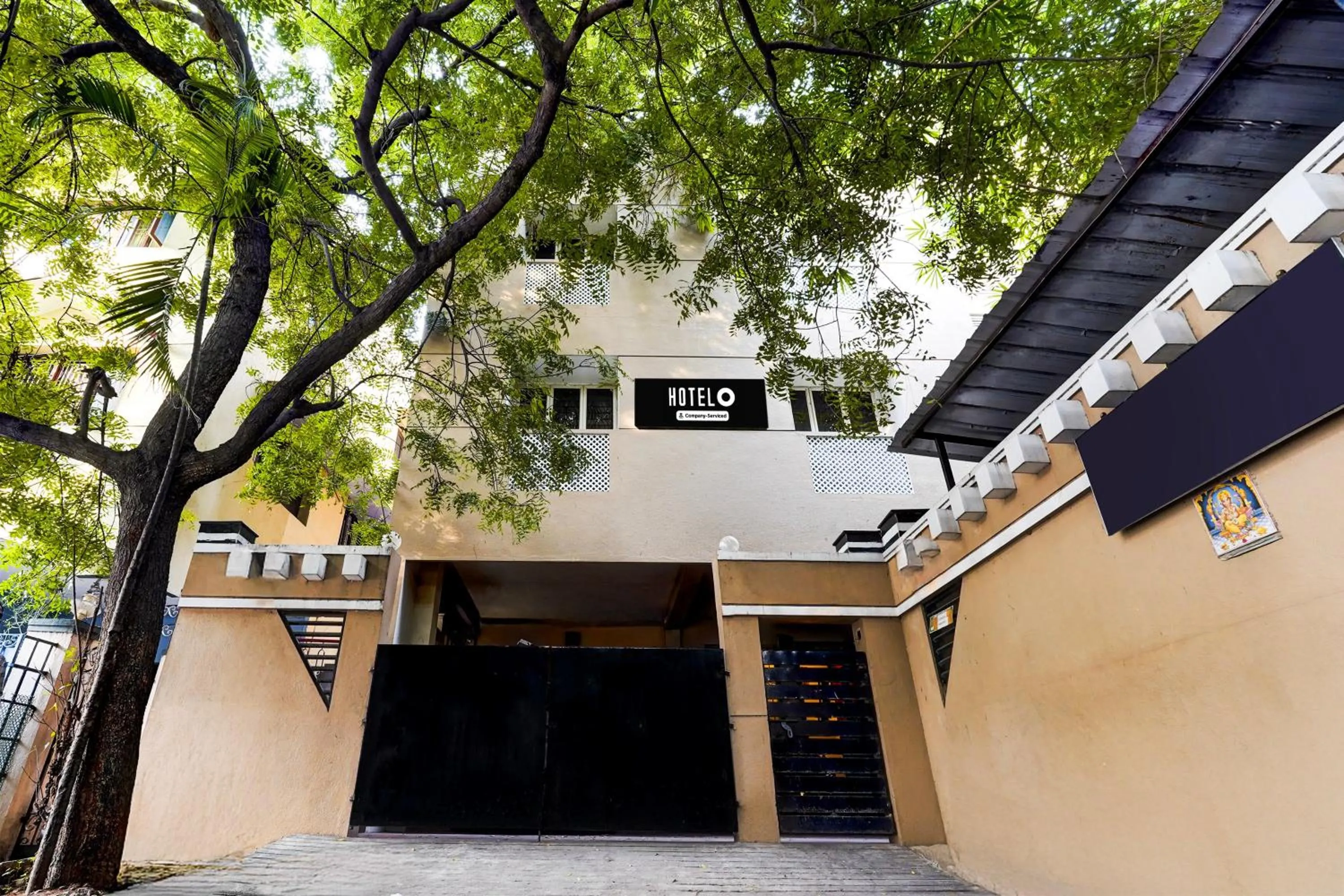 Facade/entrance in Hotel O Chrompet Near Rela Hospital