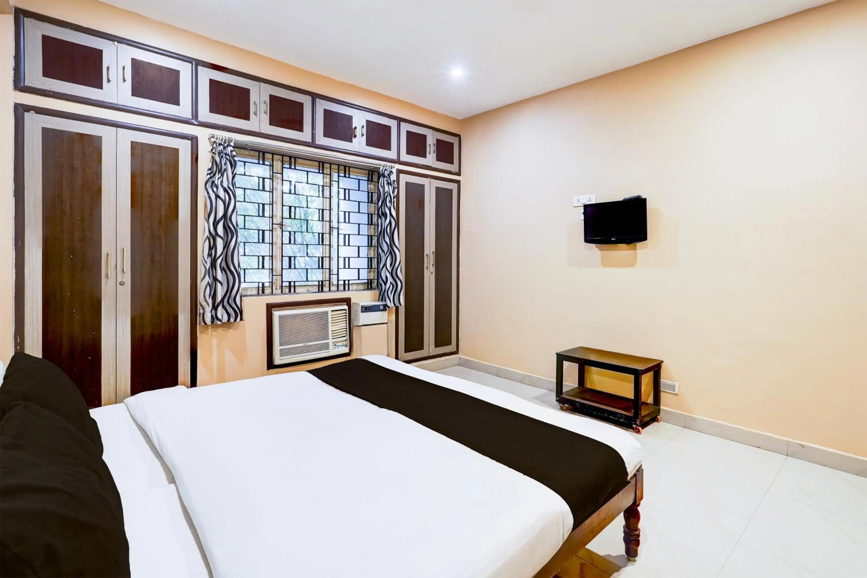 Bedroom in Super Hotel O Chrompet Near Rela Hospital