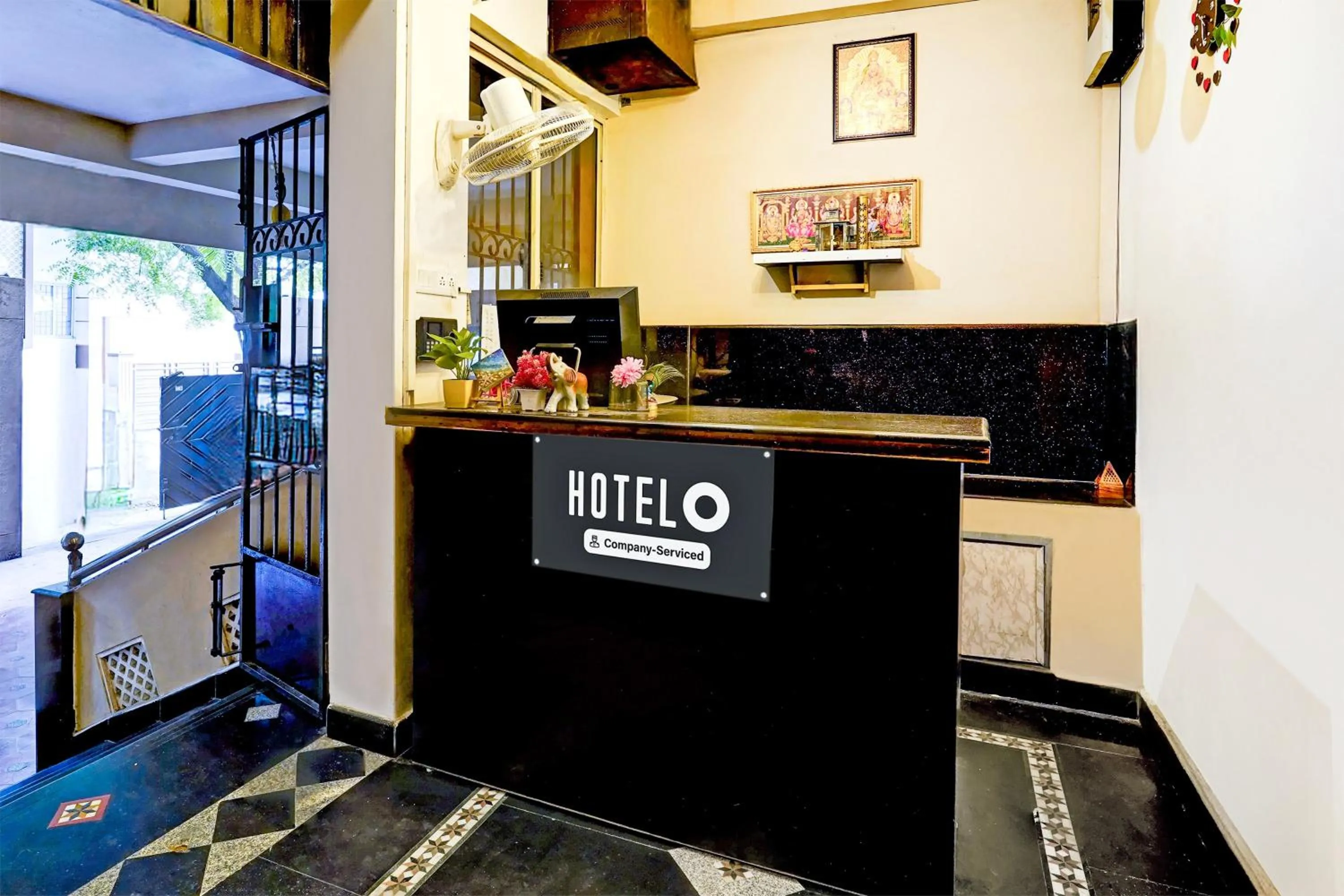 Lobby or reception in Hotel O Chrompet Near Rela Hospital