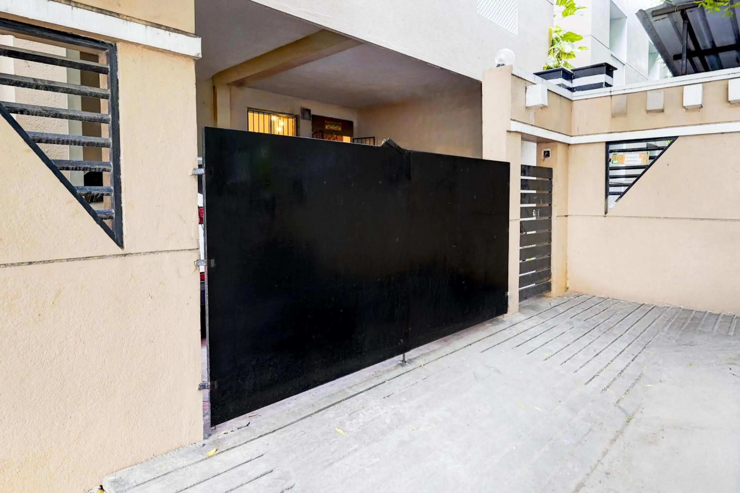 Facade/entrance in Hotel O Chrompet Near Rela Hospital