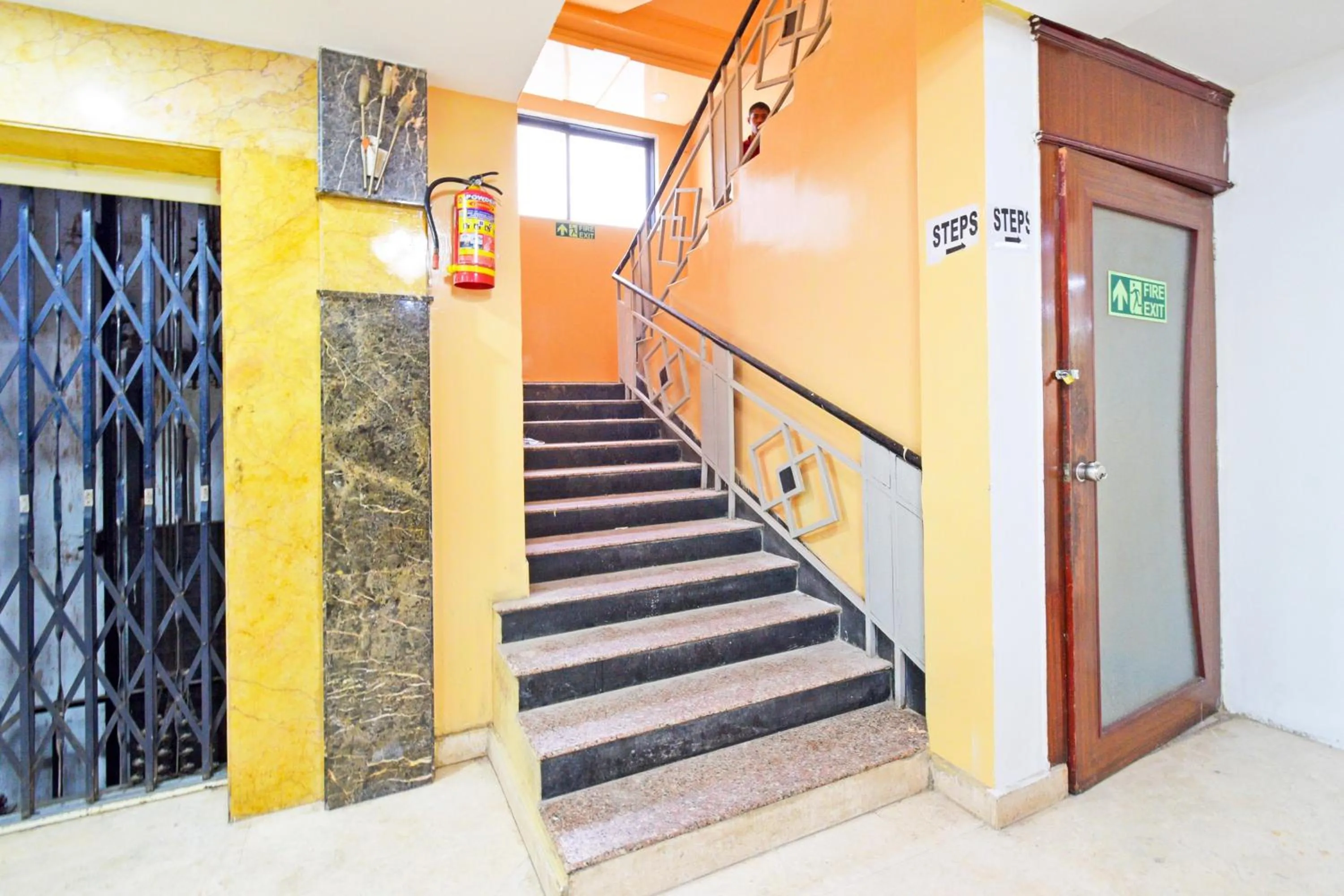 Lobby or reception in Super Townhouse Ameerpet Balkampet Road