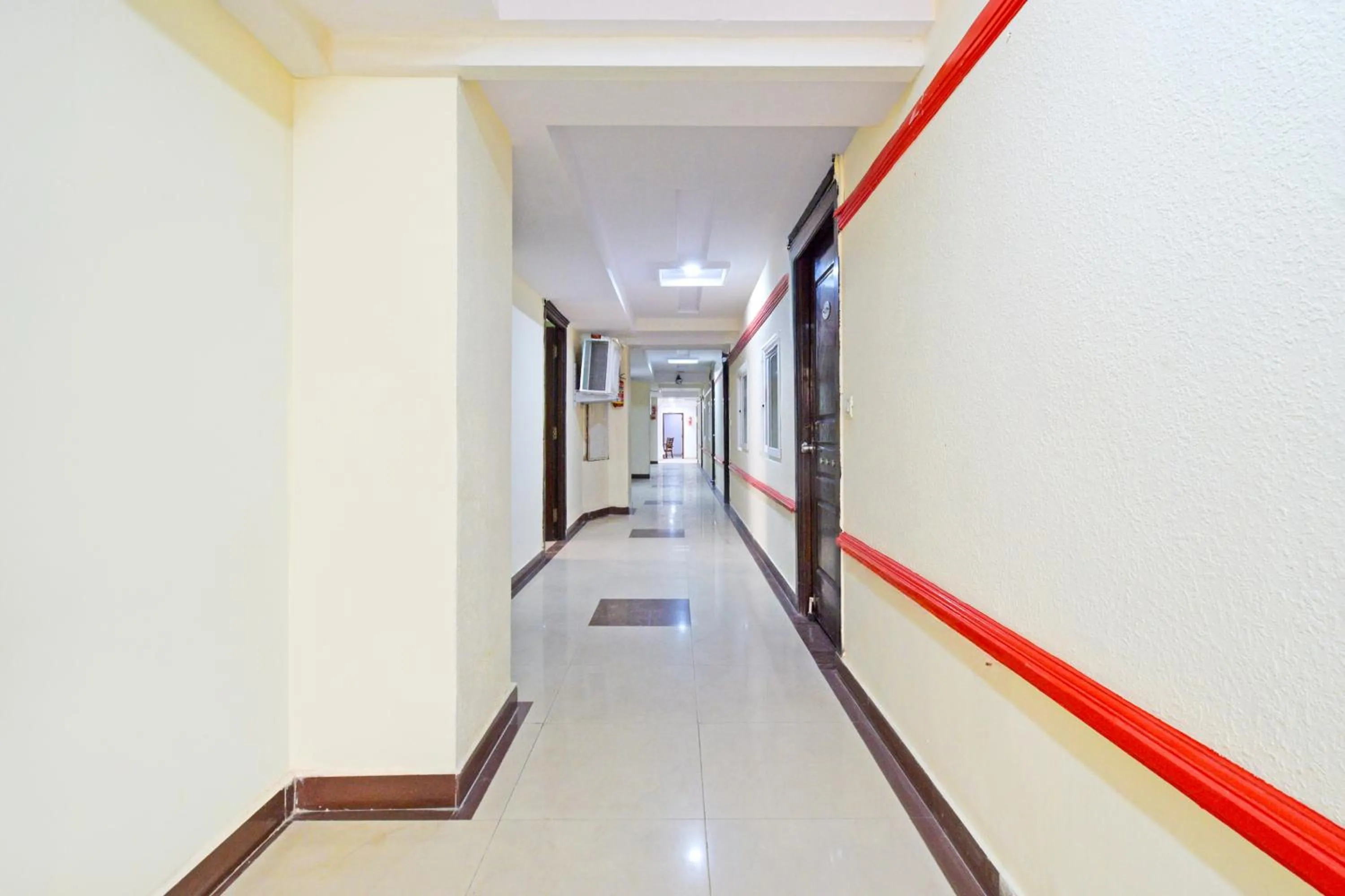 Lobby or reception in Super Townhouse Ameerpet Balkampet Road