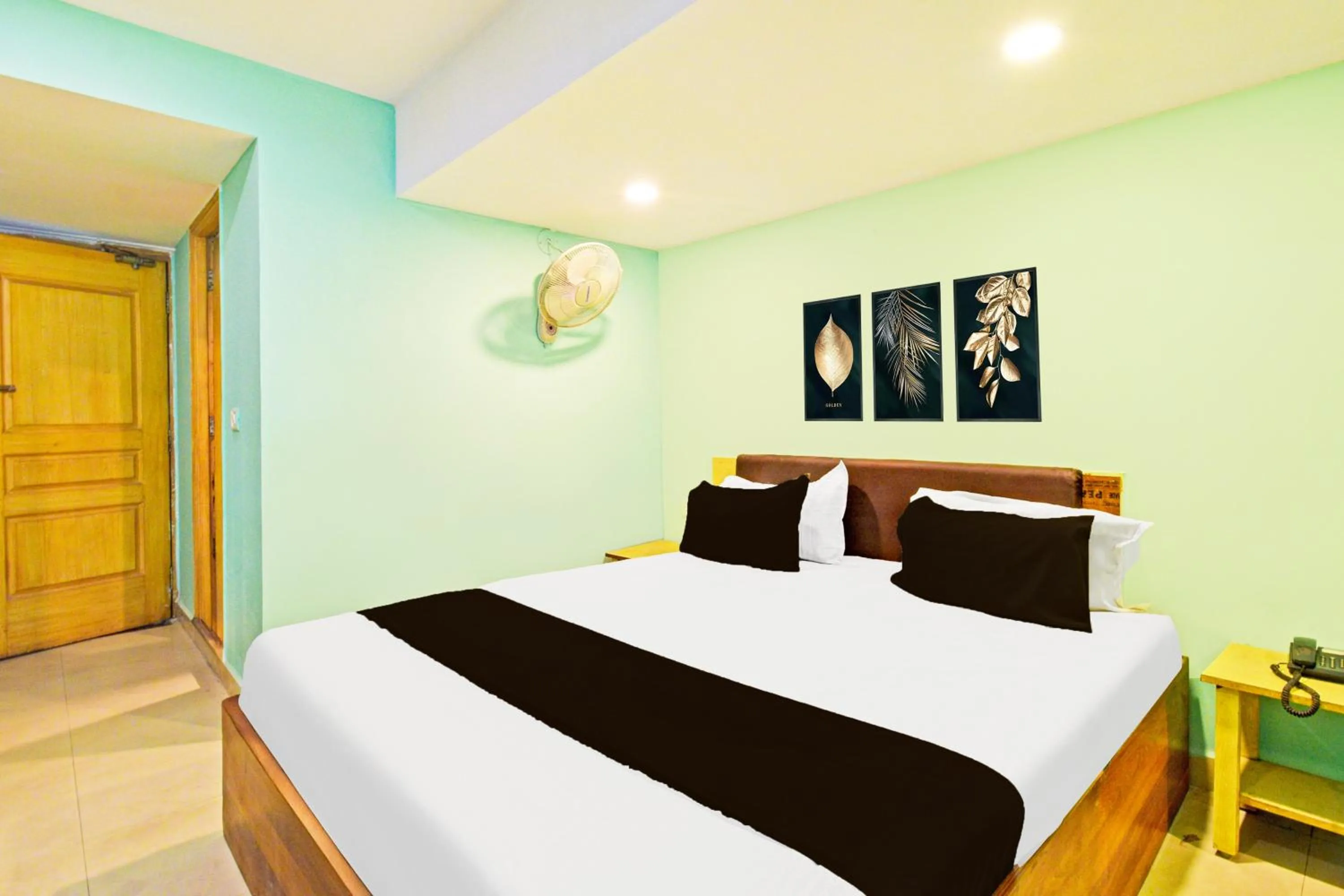 Bedroom, Bed in Super Townhouse Ameerpet Balkampet Road
