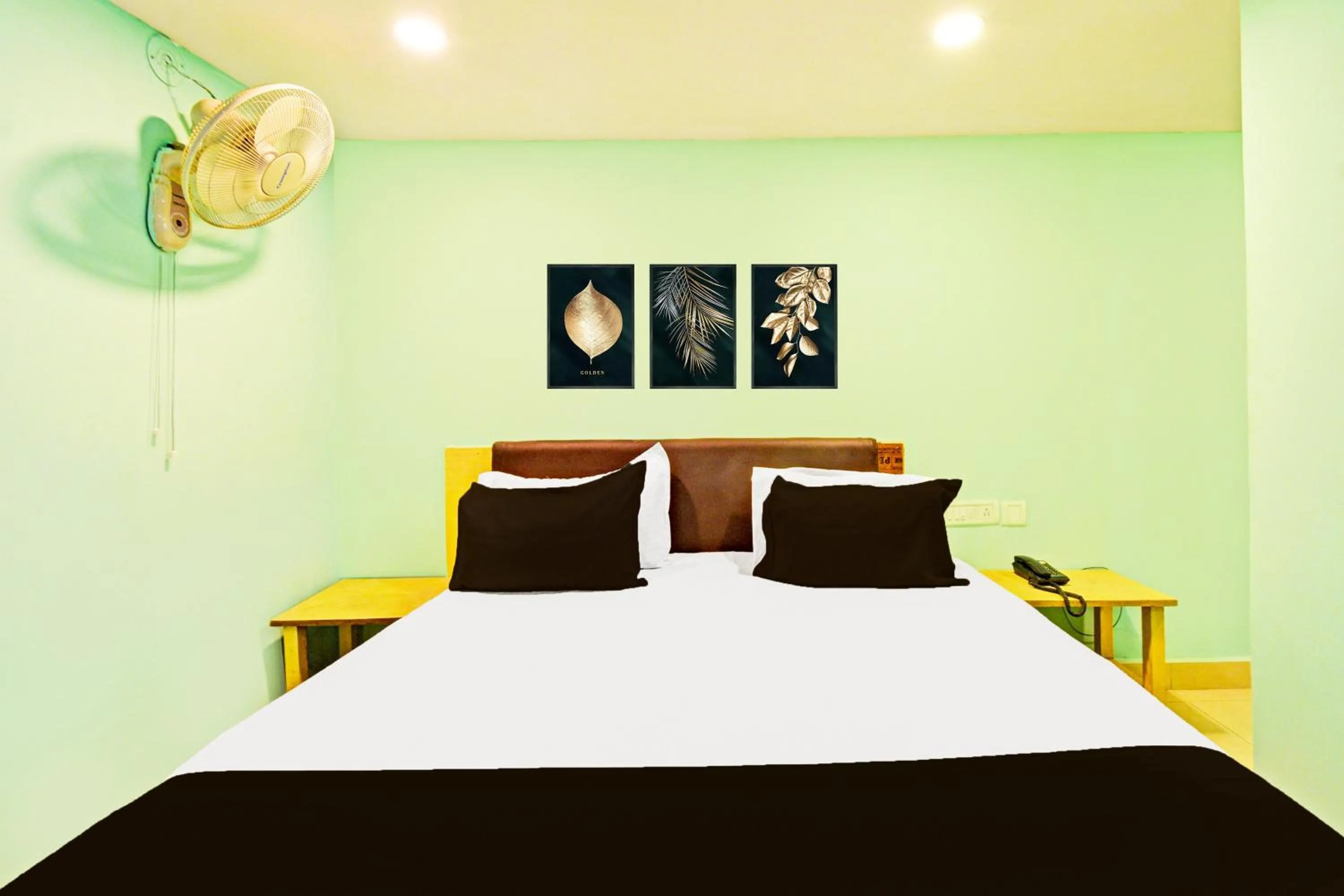 Bedroom, Bed in Super Townhouse Ameerpet Balkampet Road