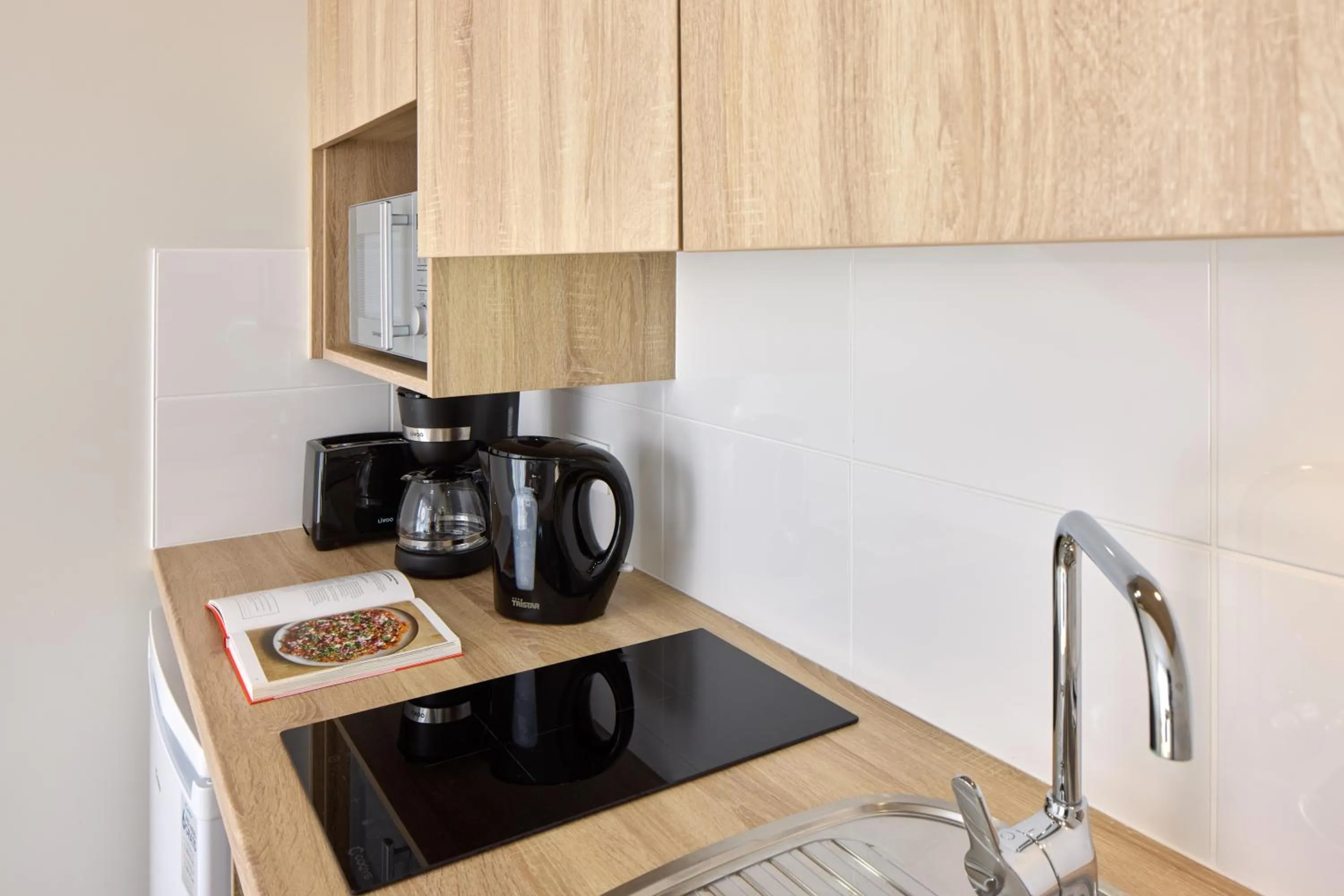 Kitchen or kitchenette in Zenitude Quality Aparthotel Reims - Saint-Thomas