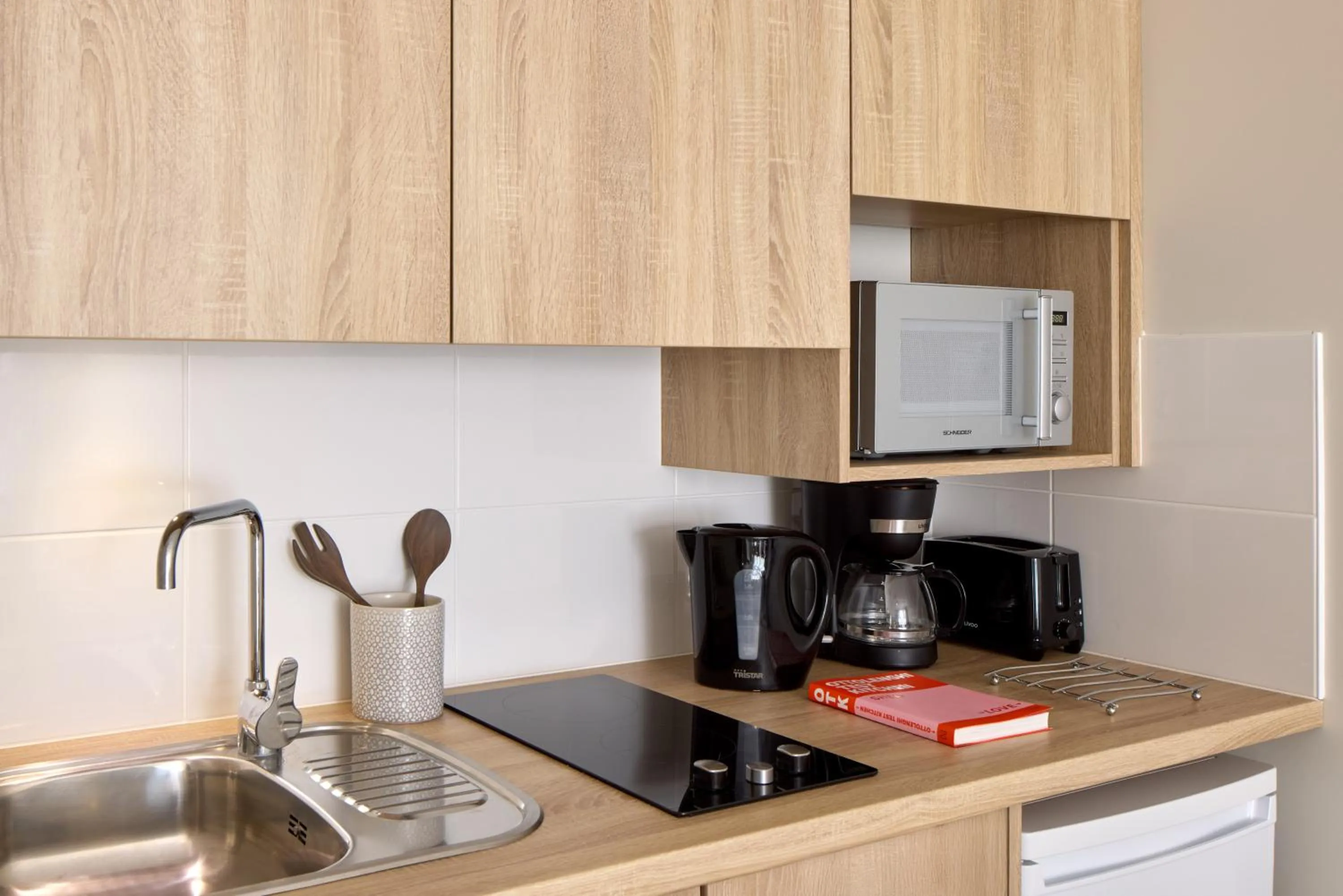 Kitchen or kitchenette in Zenitude Quality Aparthotel Reims - Saint-Thomas