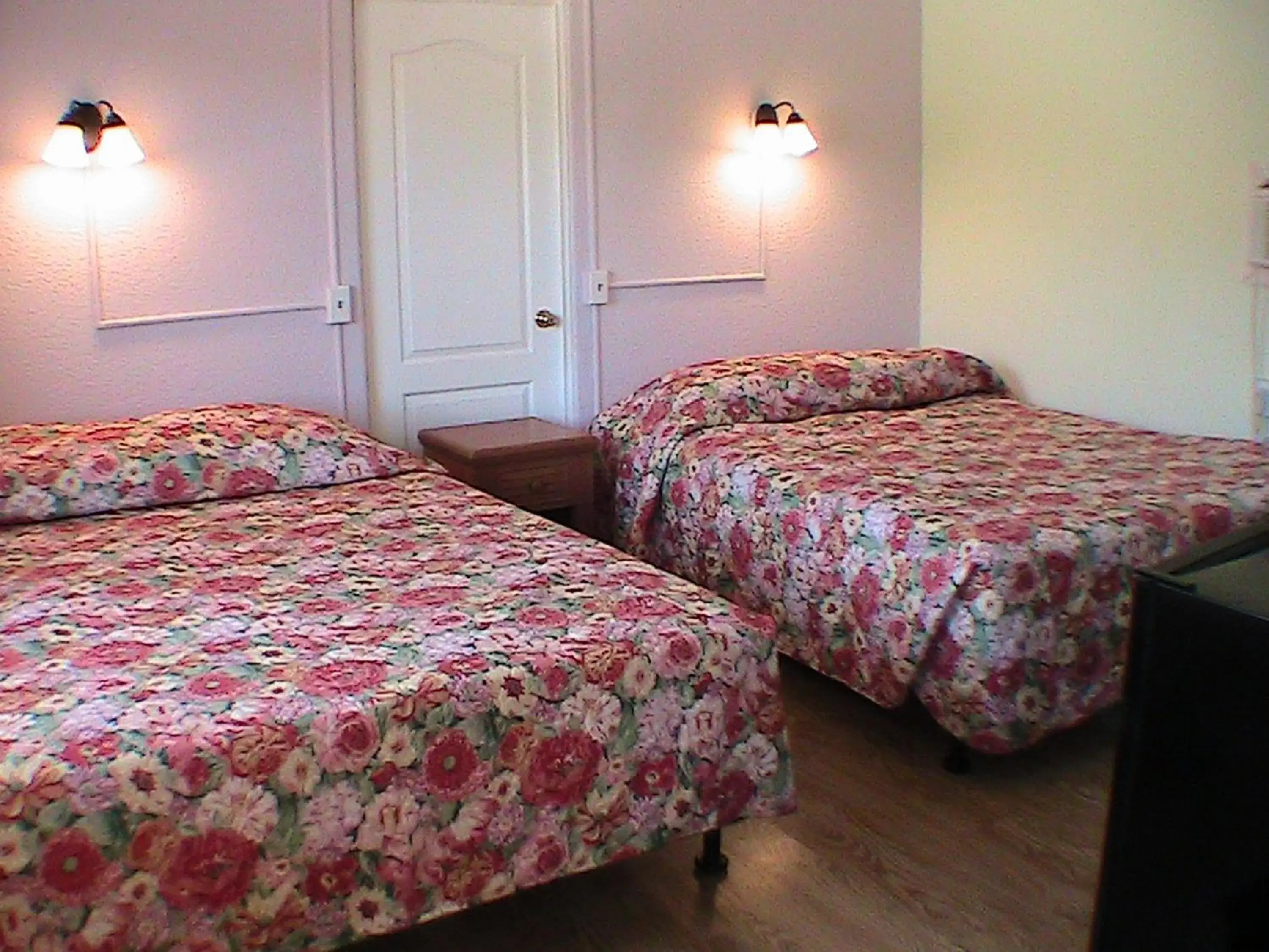 Double Queen Kitchenette in At Home Express Tangerine Inn Double Queen Kitchenette in At Home Express Tangerine Inn