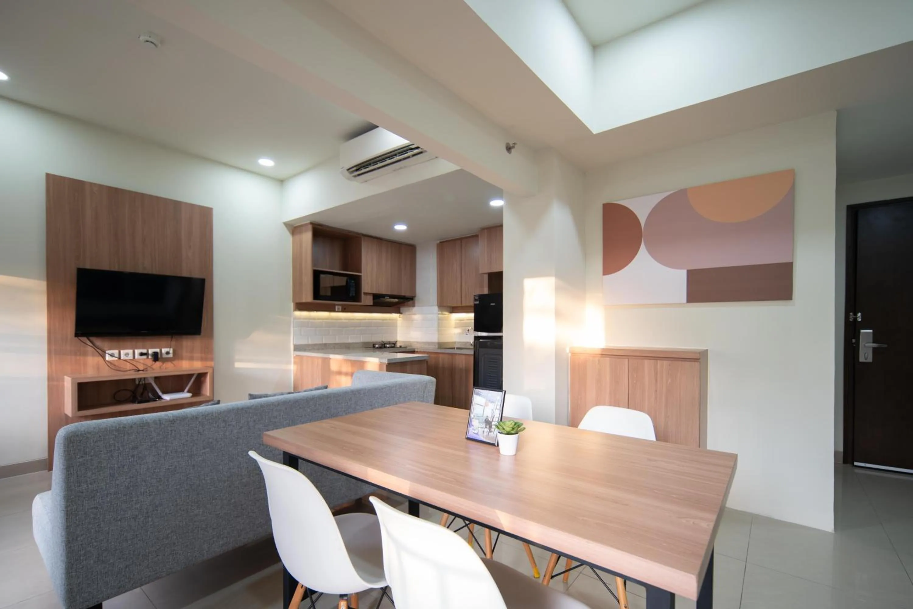 Dining area in Cove Merakey