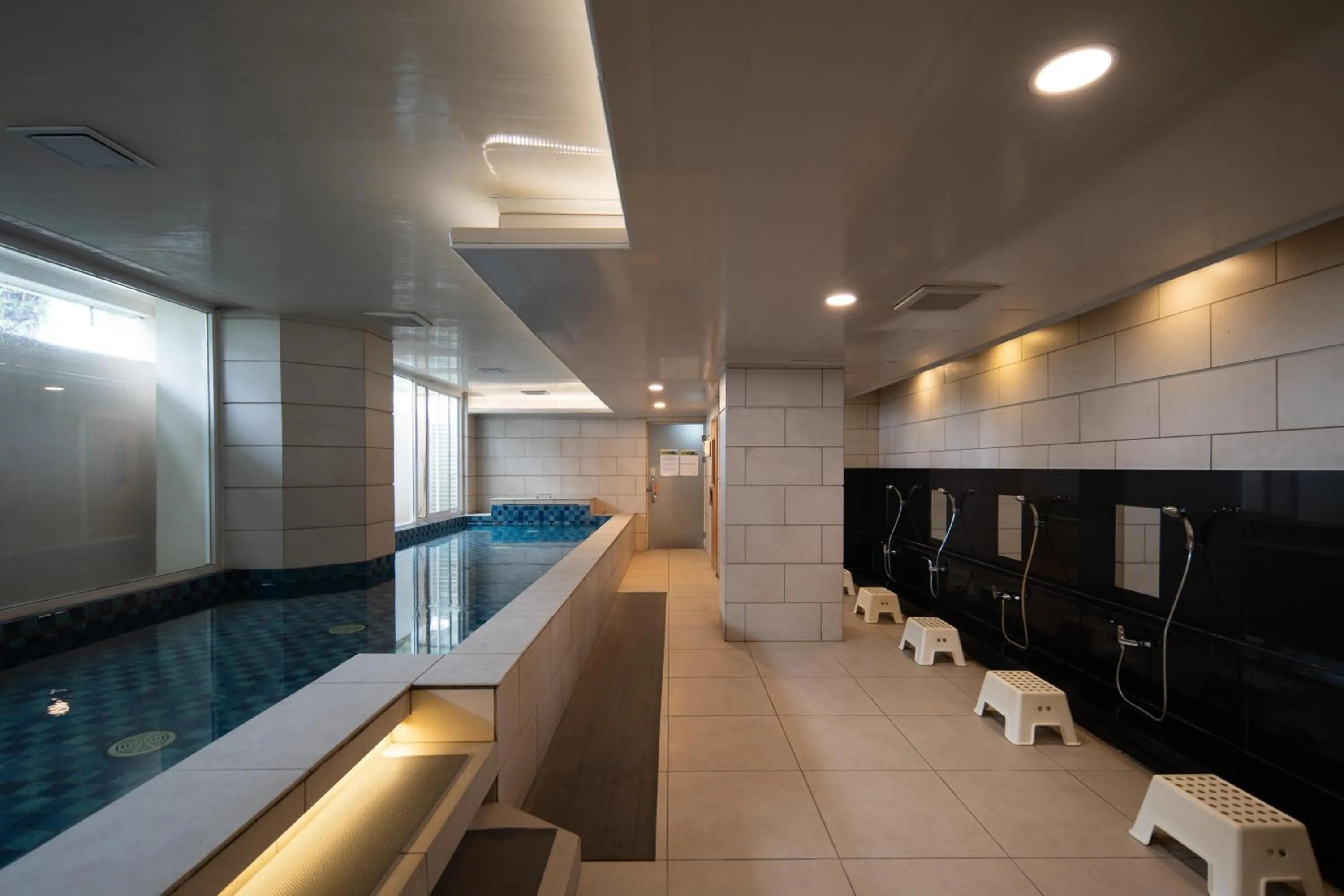 Swimming pool in Cove Merakey