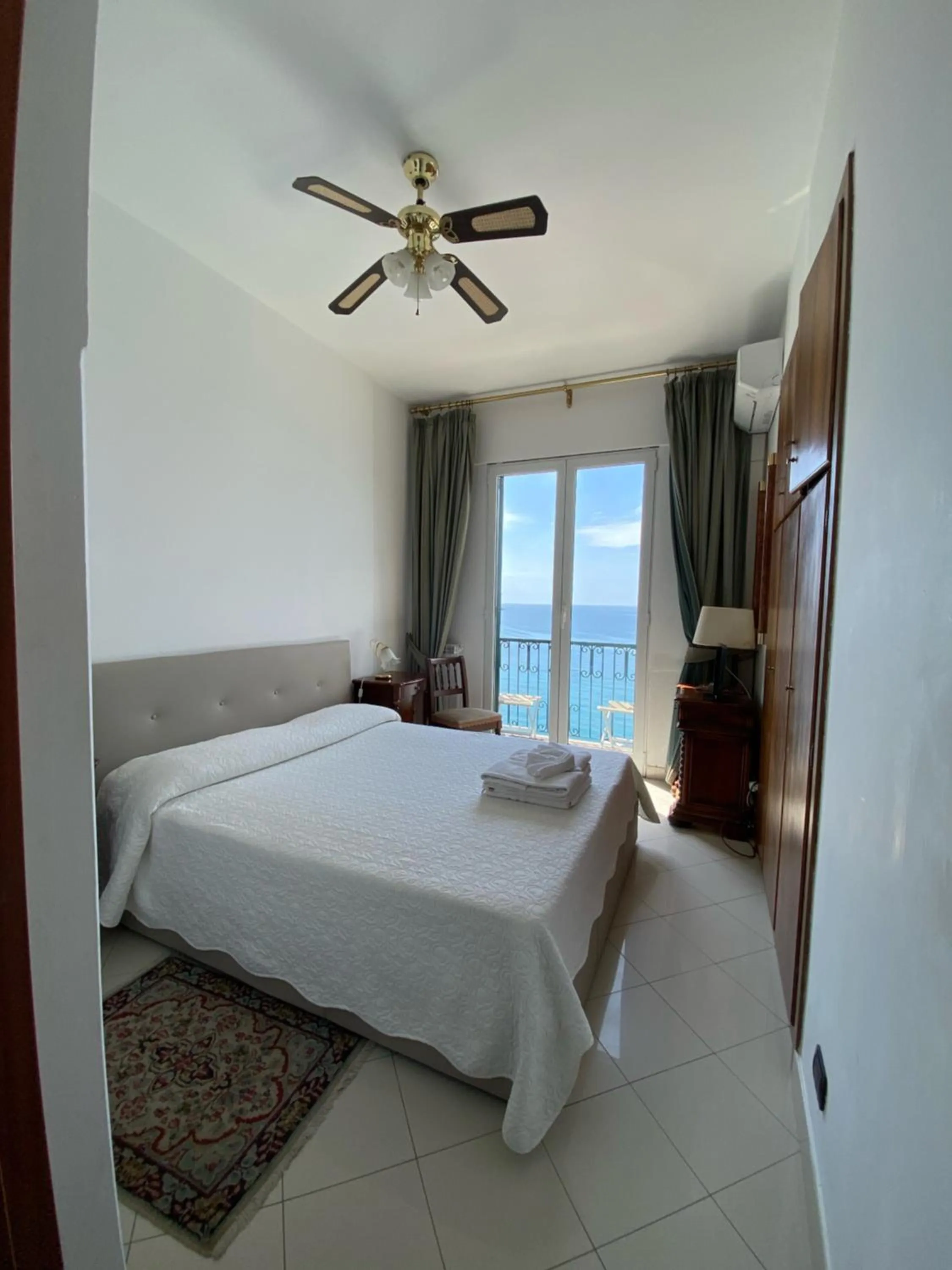 Bed in Hotel Leopold