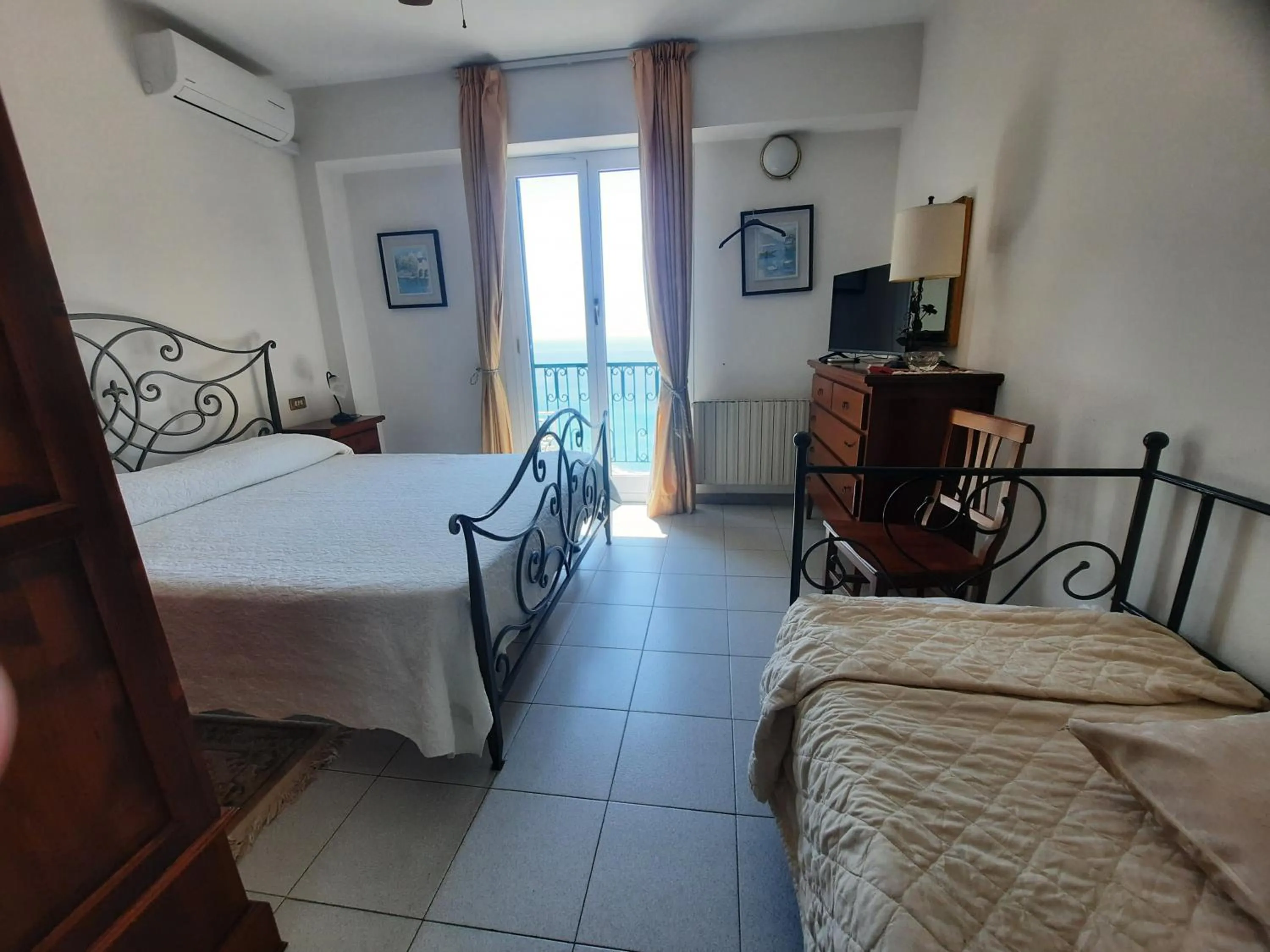 Bed in Hotel Leopold