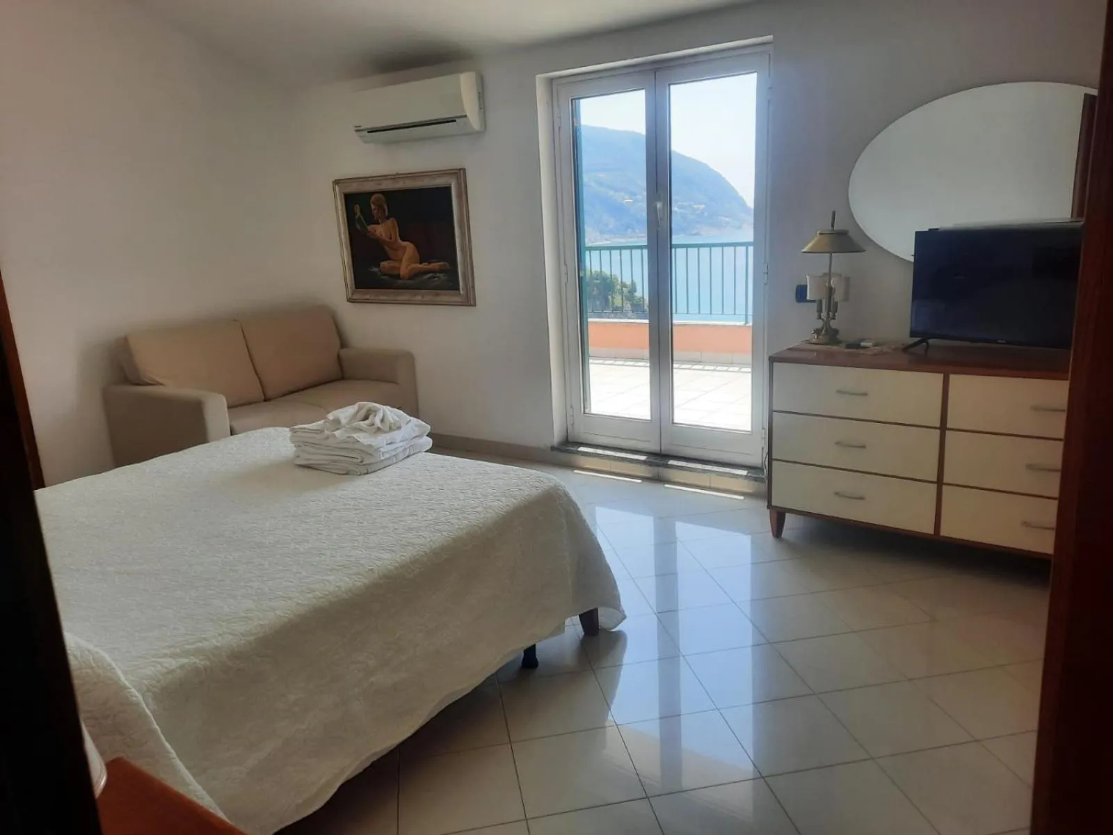 Bed in Hotel Leopold