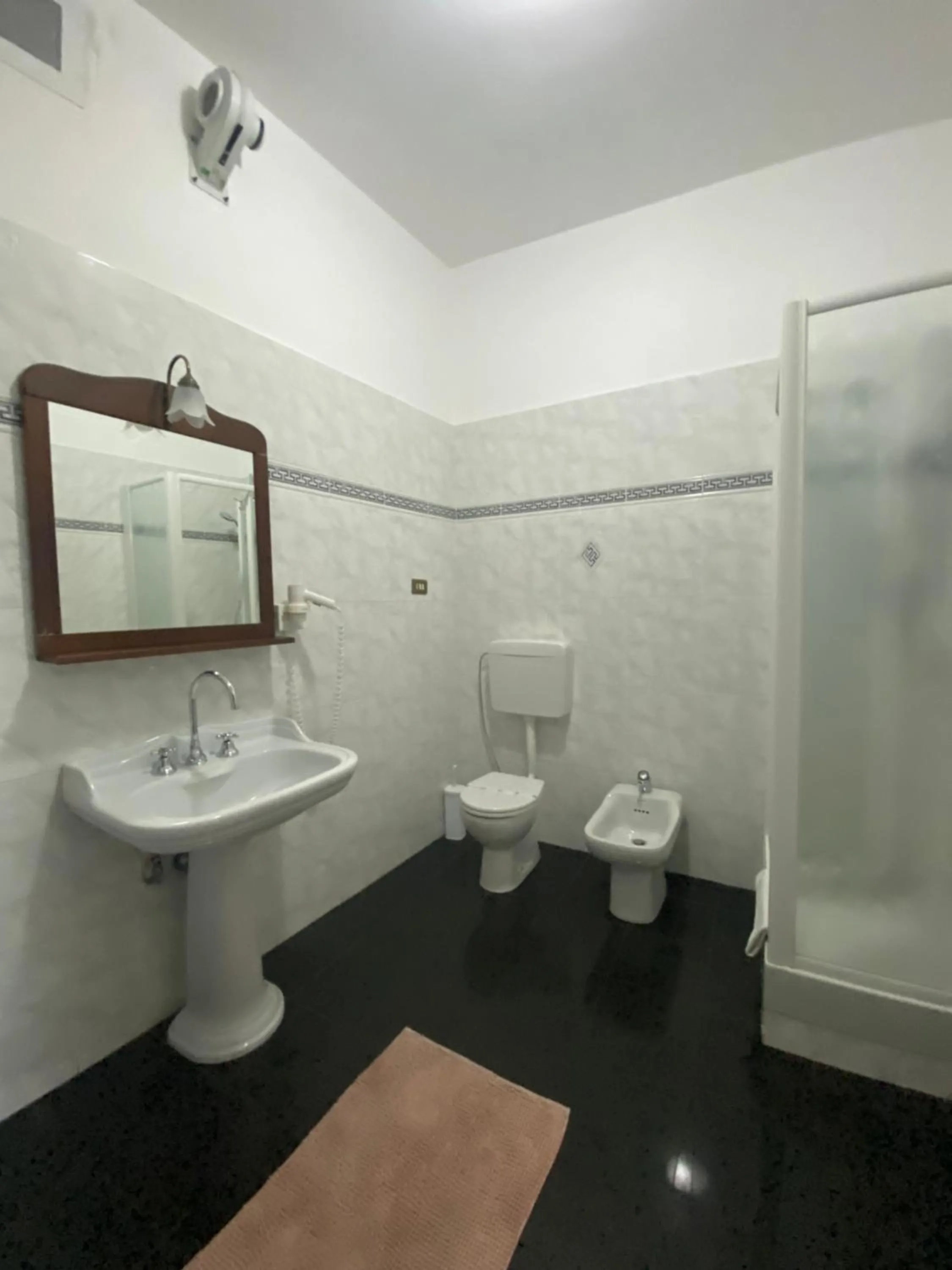 Bathroom in Hotel Leopold