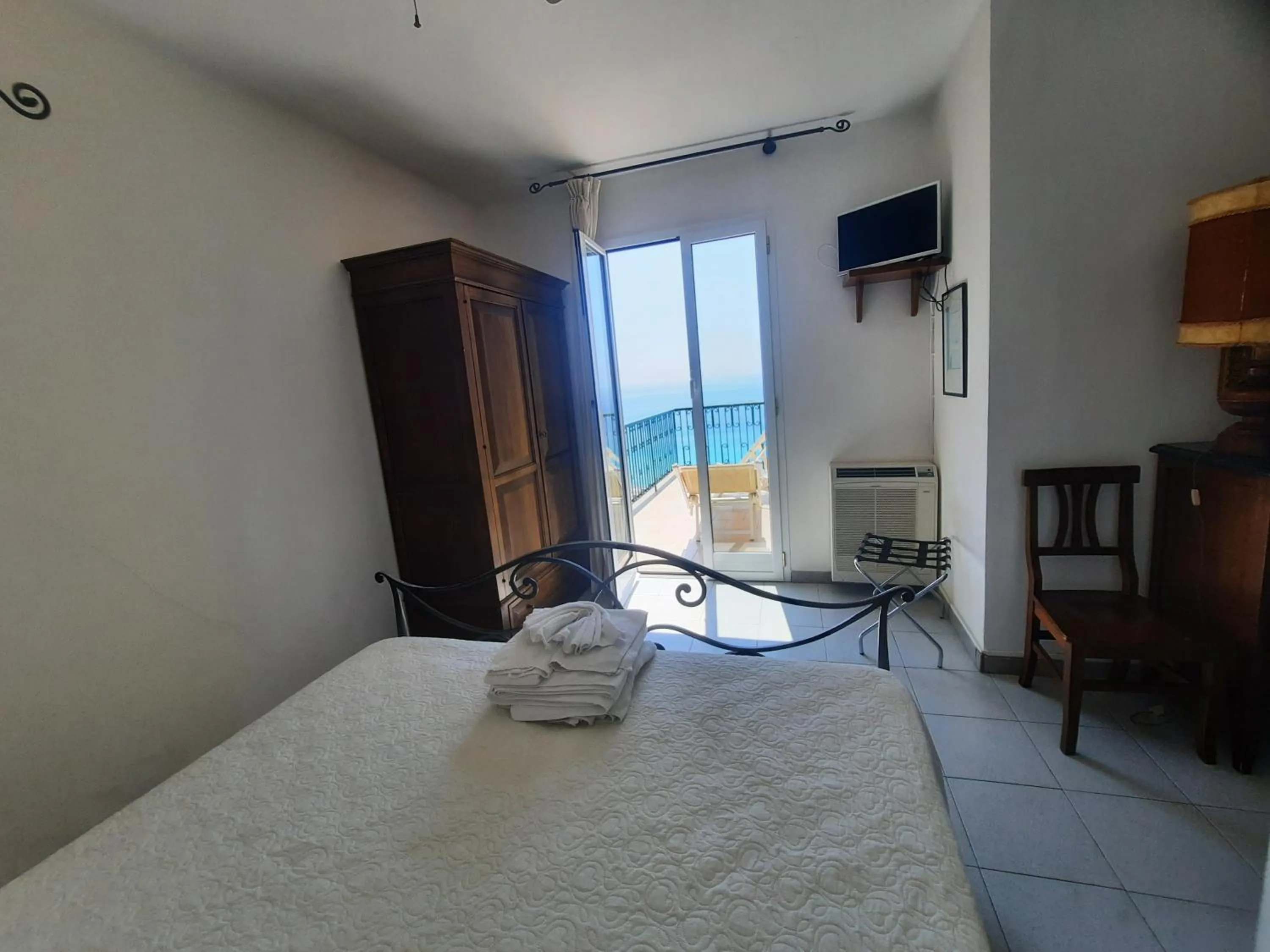 Bed in Hotel Leopold