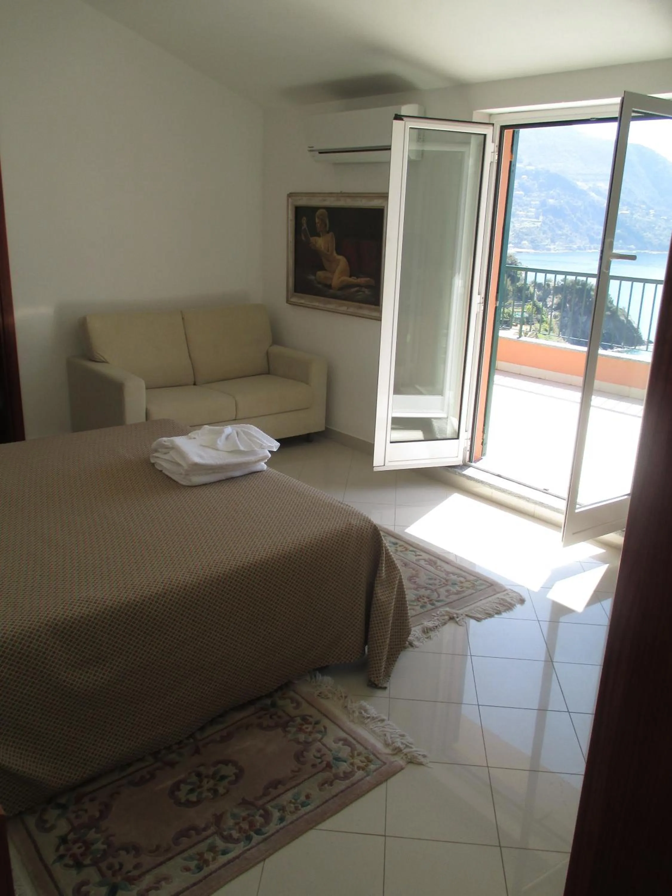 Day, Bed in Hotel Leopold