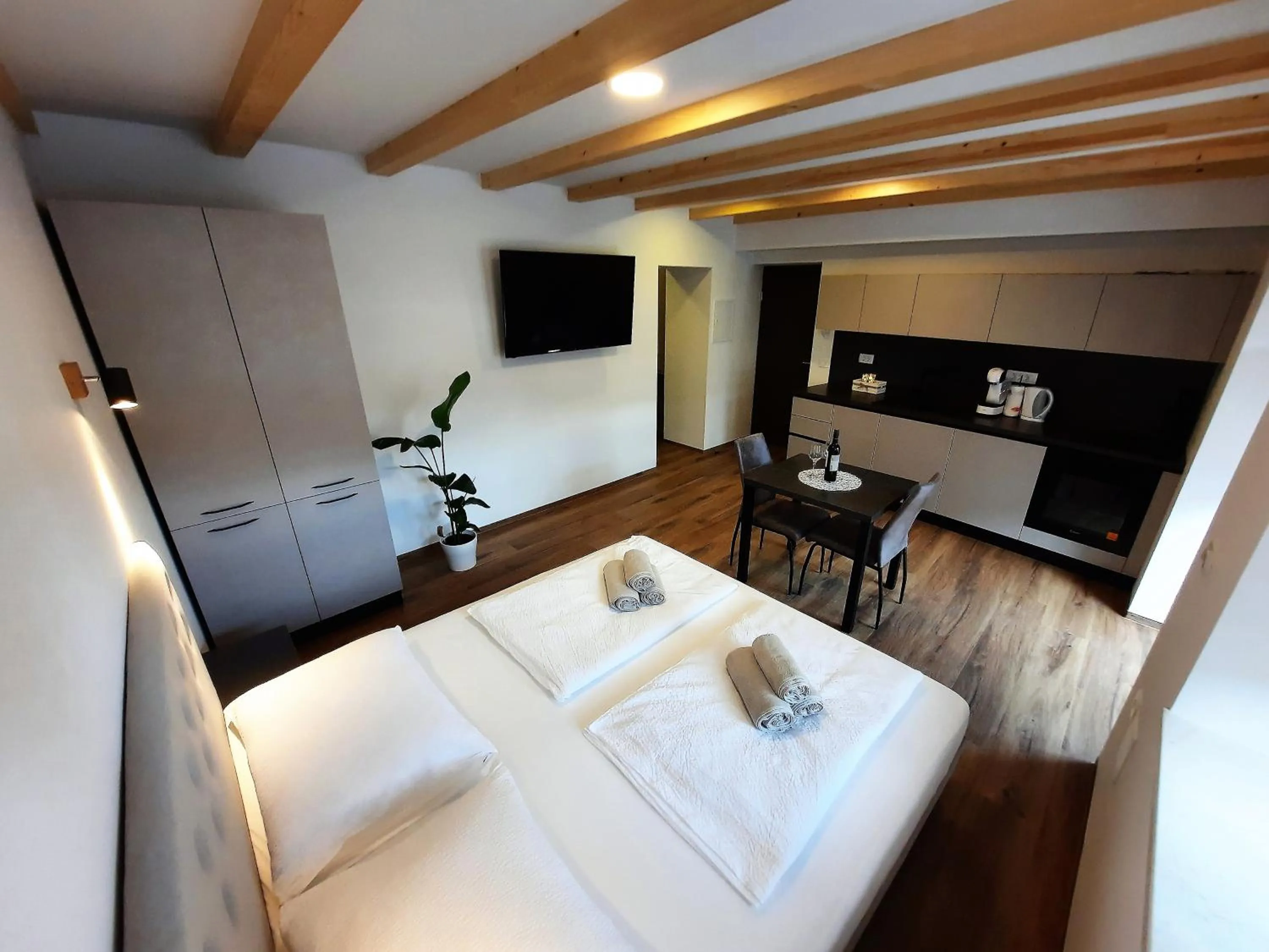 Photo of the whole room, Bed in Apartments Hlapi with SPA