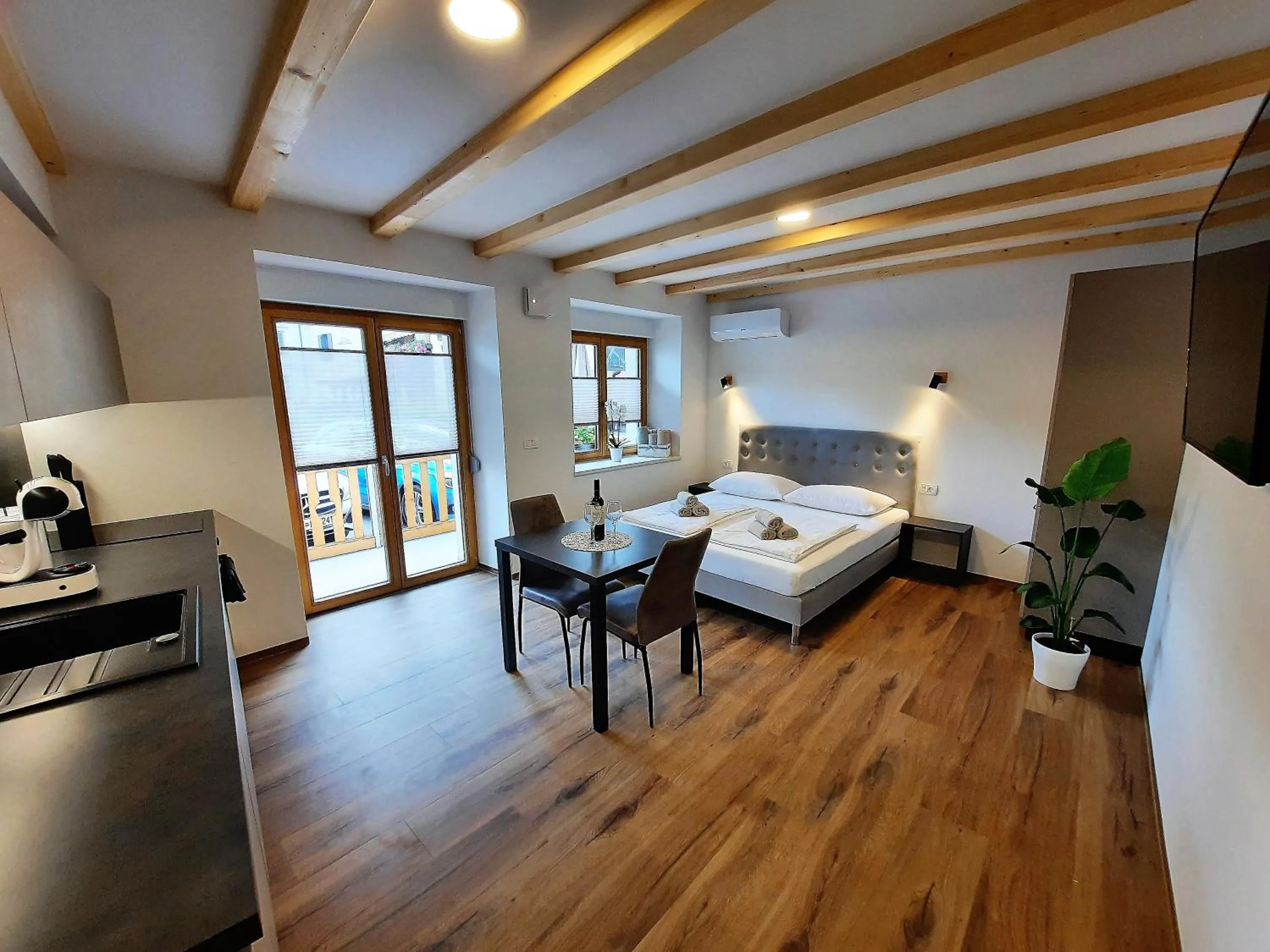 Photo of the whole room, Bed in Apartments Hlapi with SPA