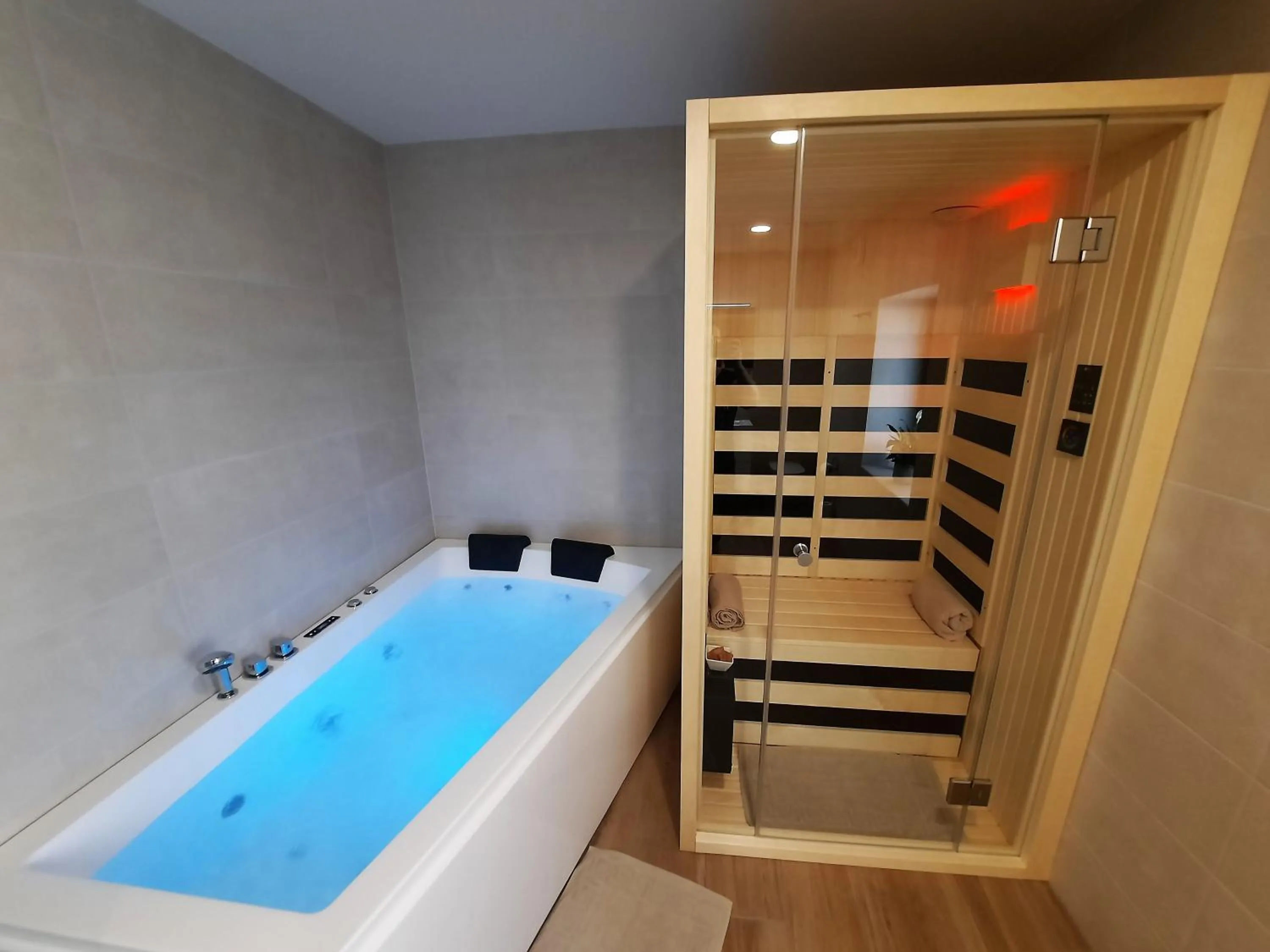Spa and wellness centre/facilities in Apartments Hlapi with SPA