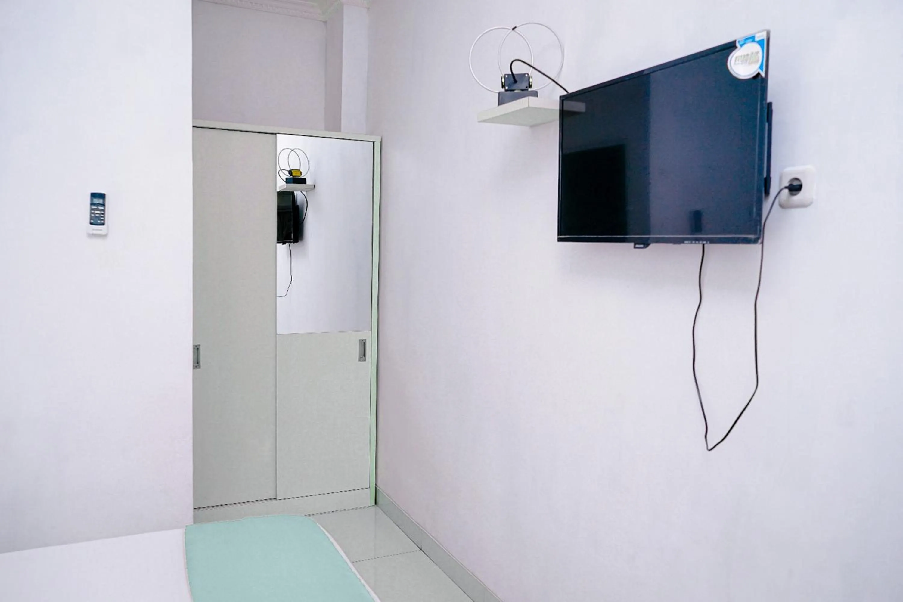 TV and multimedia in Griya Safitri Syariah