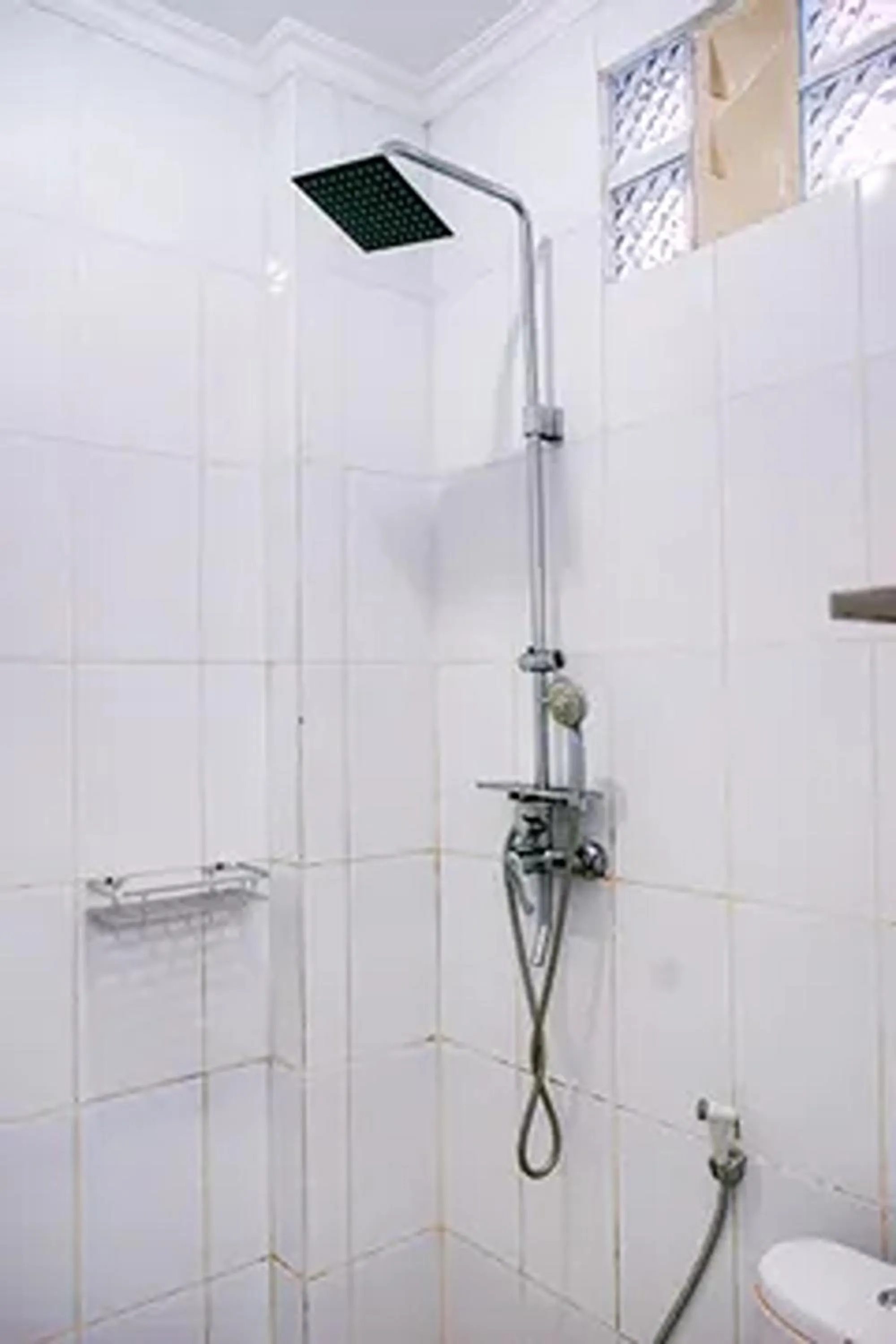 Shower in Griya Safitri Syariah