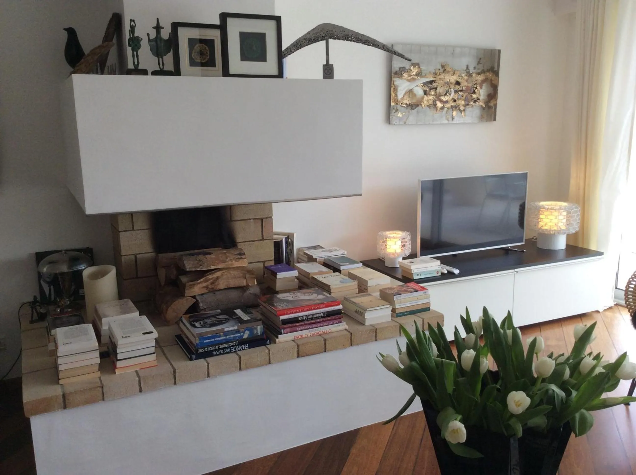 Communal lounge/ TV room in La Villa Haute Corniche