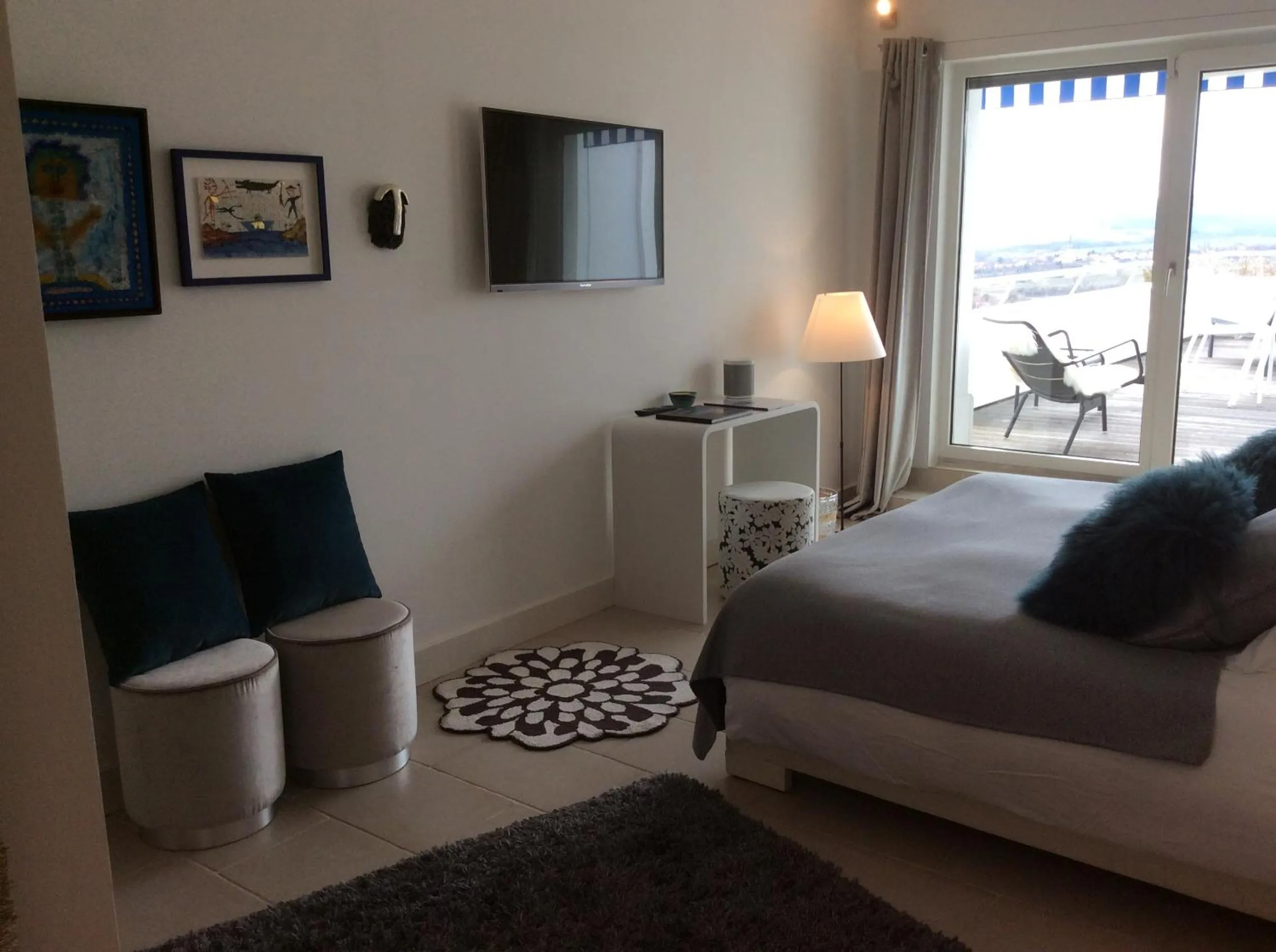 Photo of the whole room in La Villa Haute Corniche