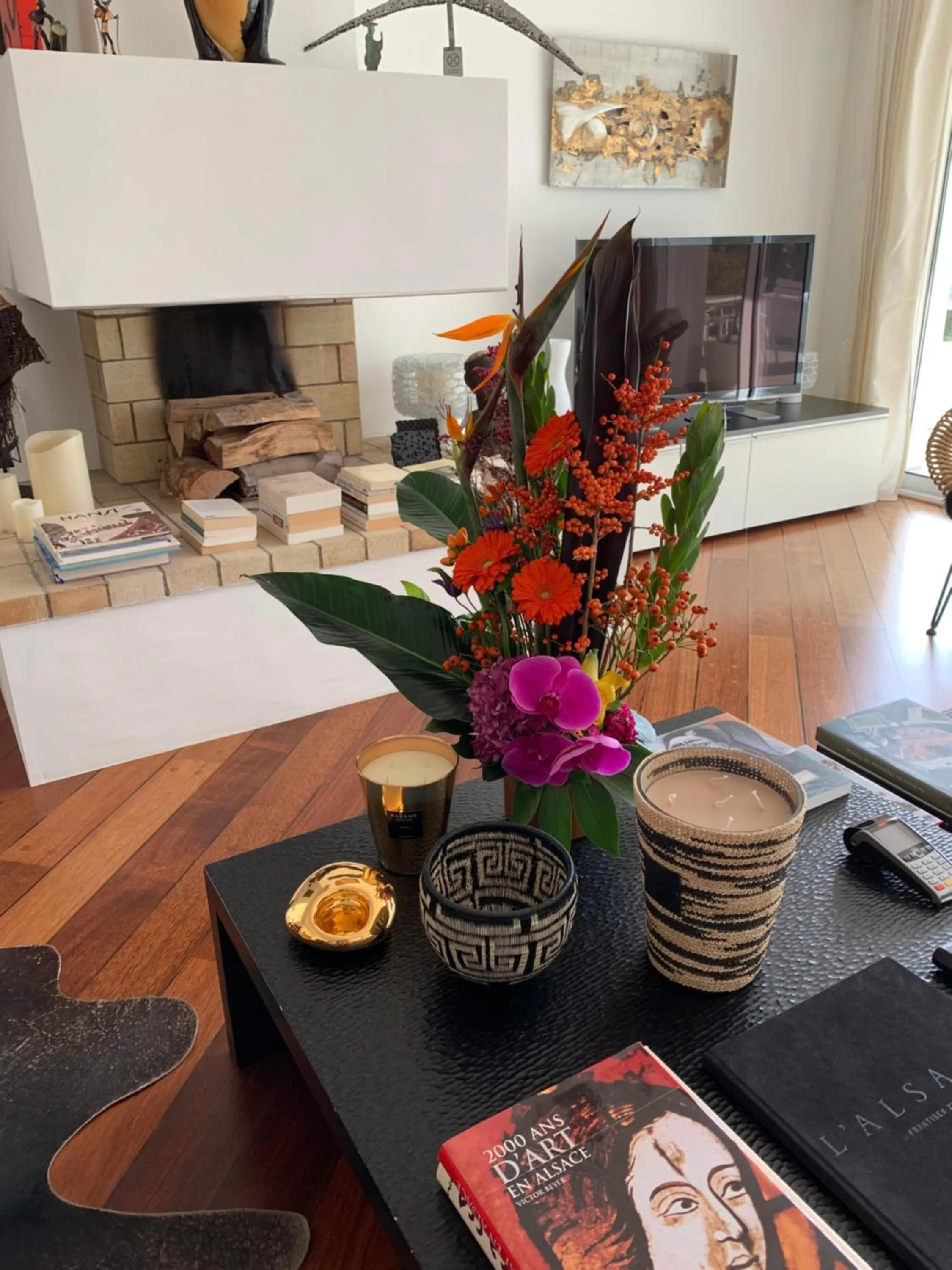 Communal lounge/ TV room in La Villa Haute Corniche