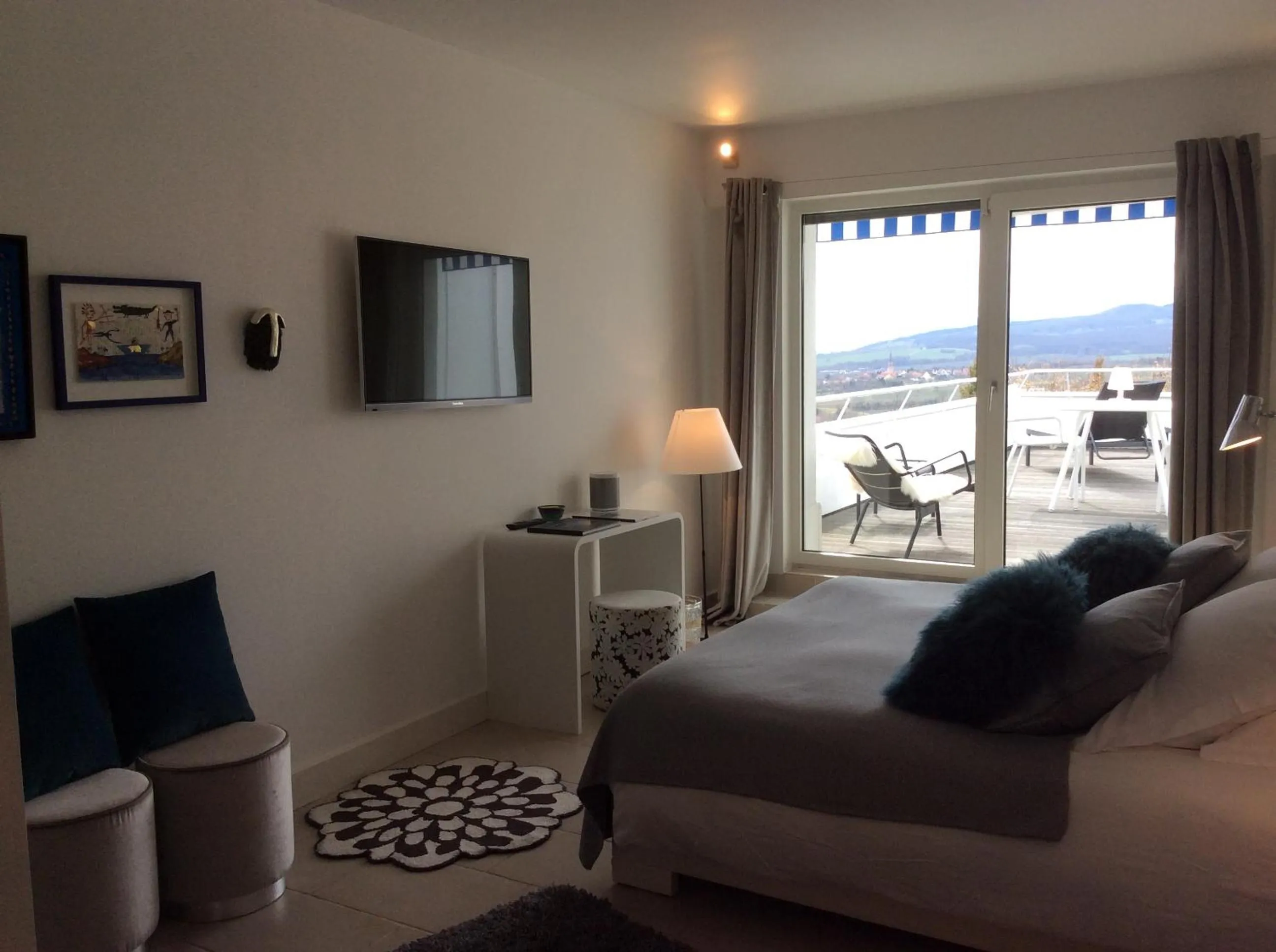 Photo of the whole room in La Villa Haute Corniche