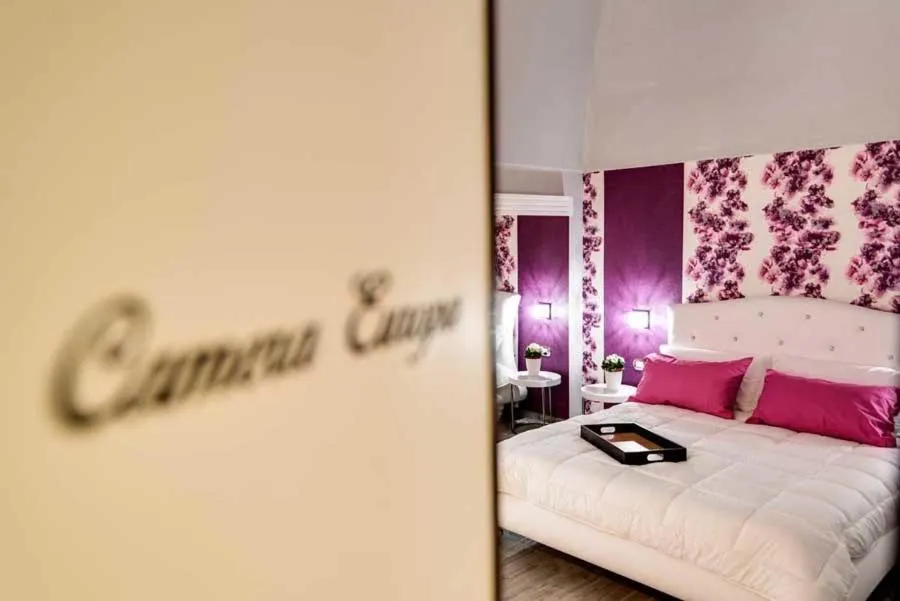 Shower, Bed in Marco Polo B&B