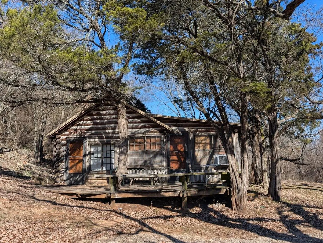 Property building in Cedarvale Cabins Turner Falls