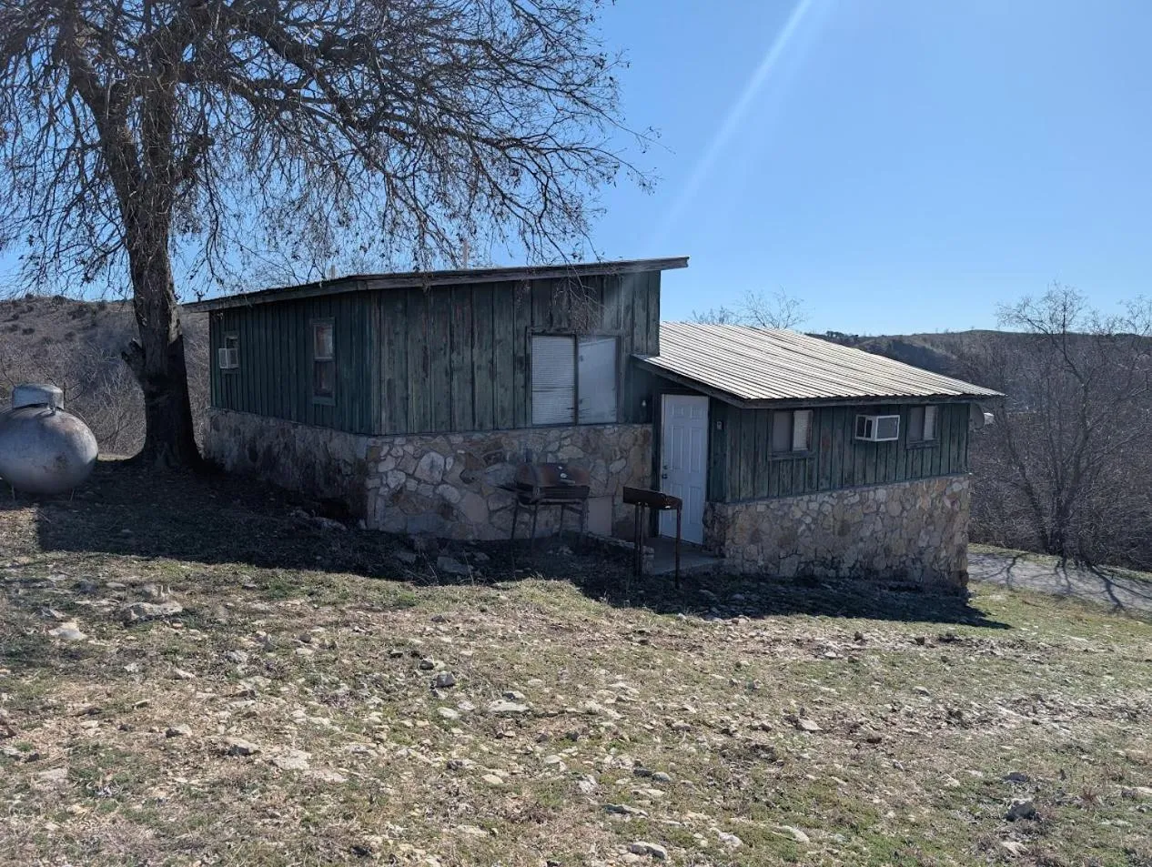 Property building in Cedarvale Cabins Turner Falls