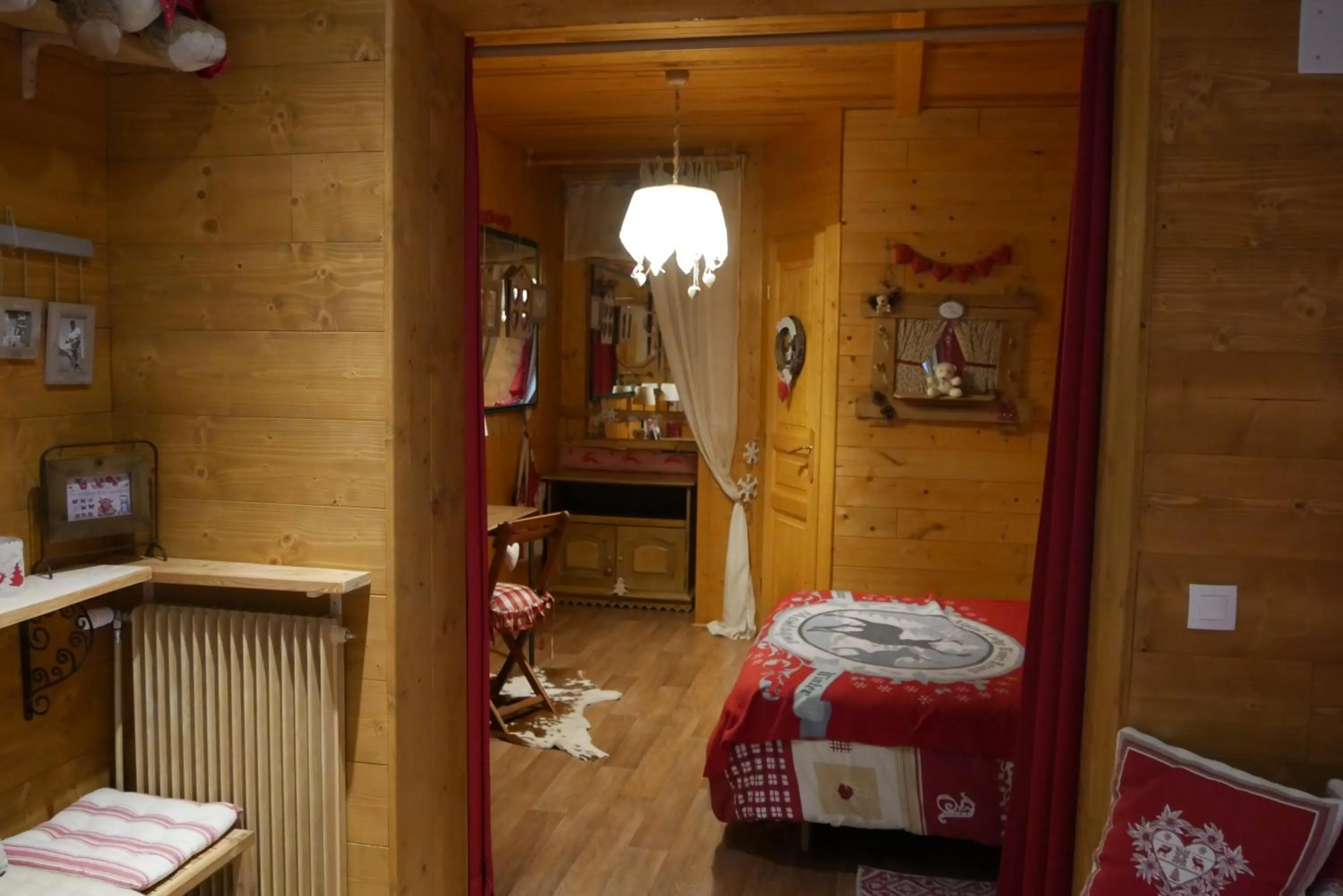 Photo of the whole room in Chalet la Colombière