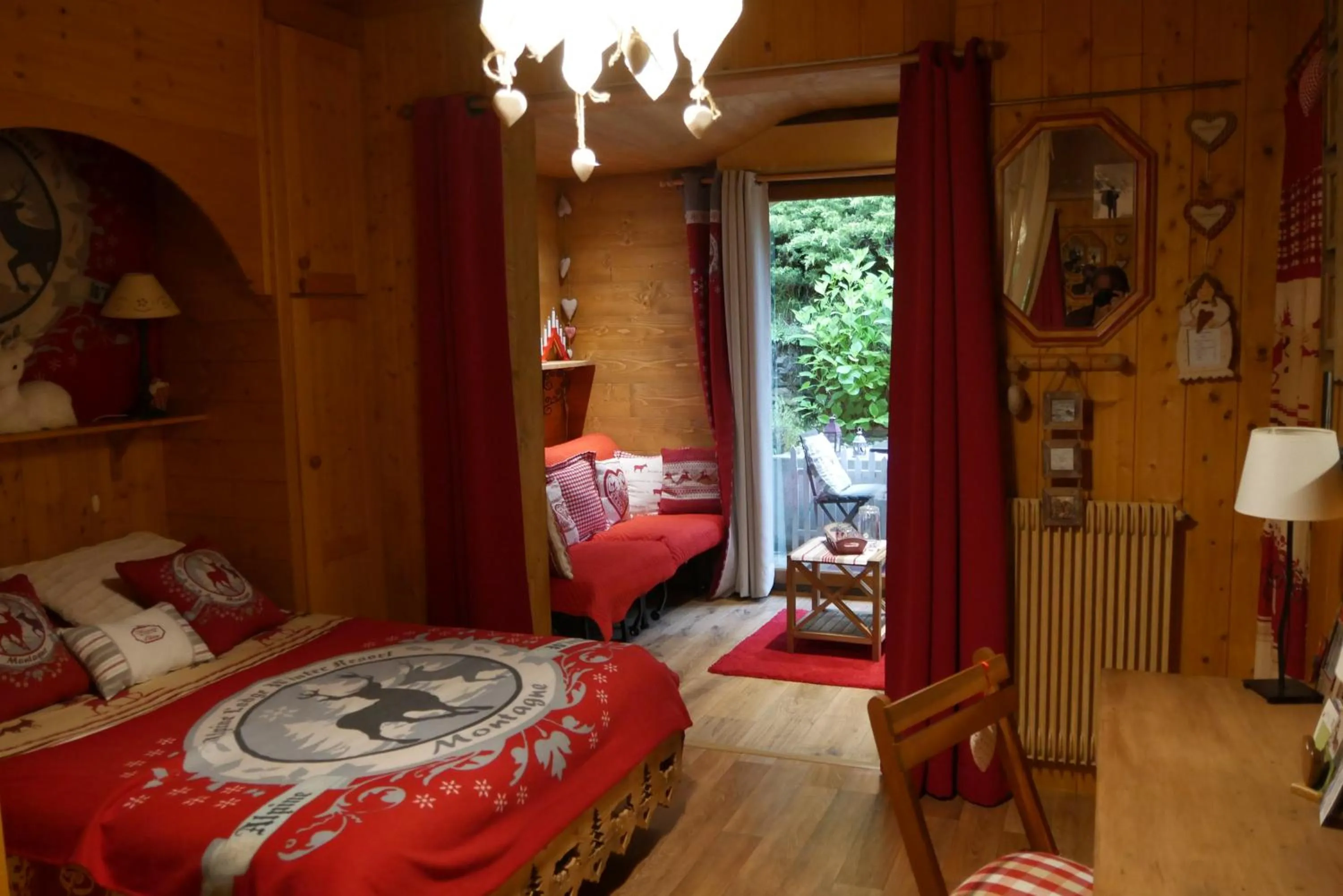 Photo of the whole room, Bed in Chalet la Colombière