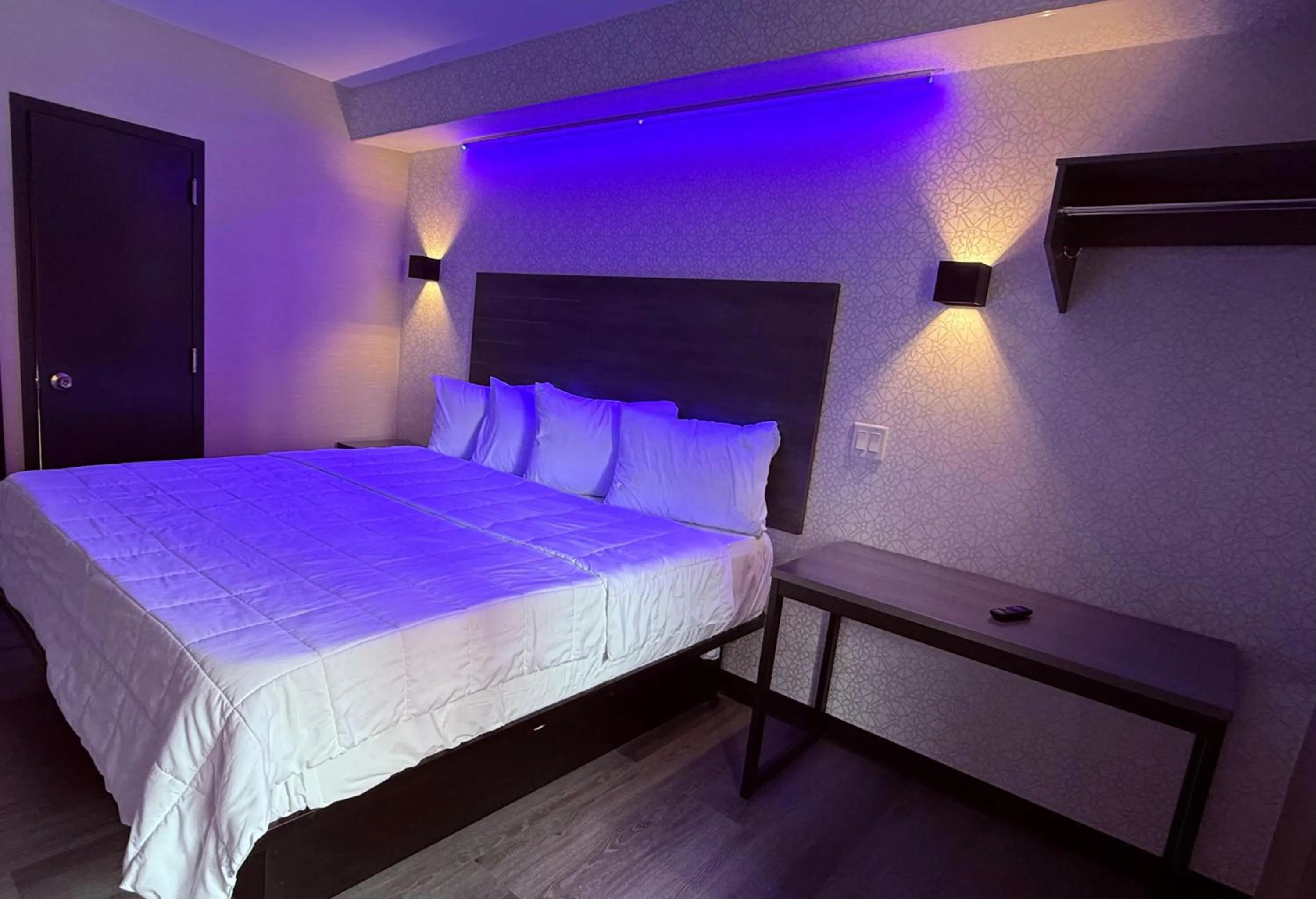 Photo of the whole room, Bed in The Vine Hotel Bronx New